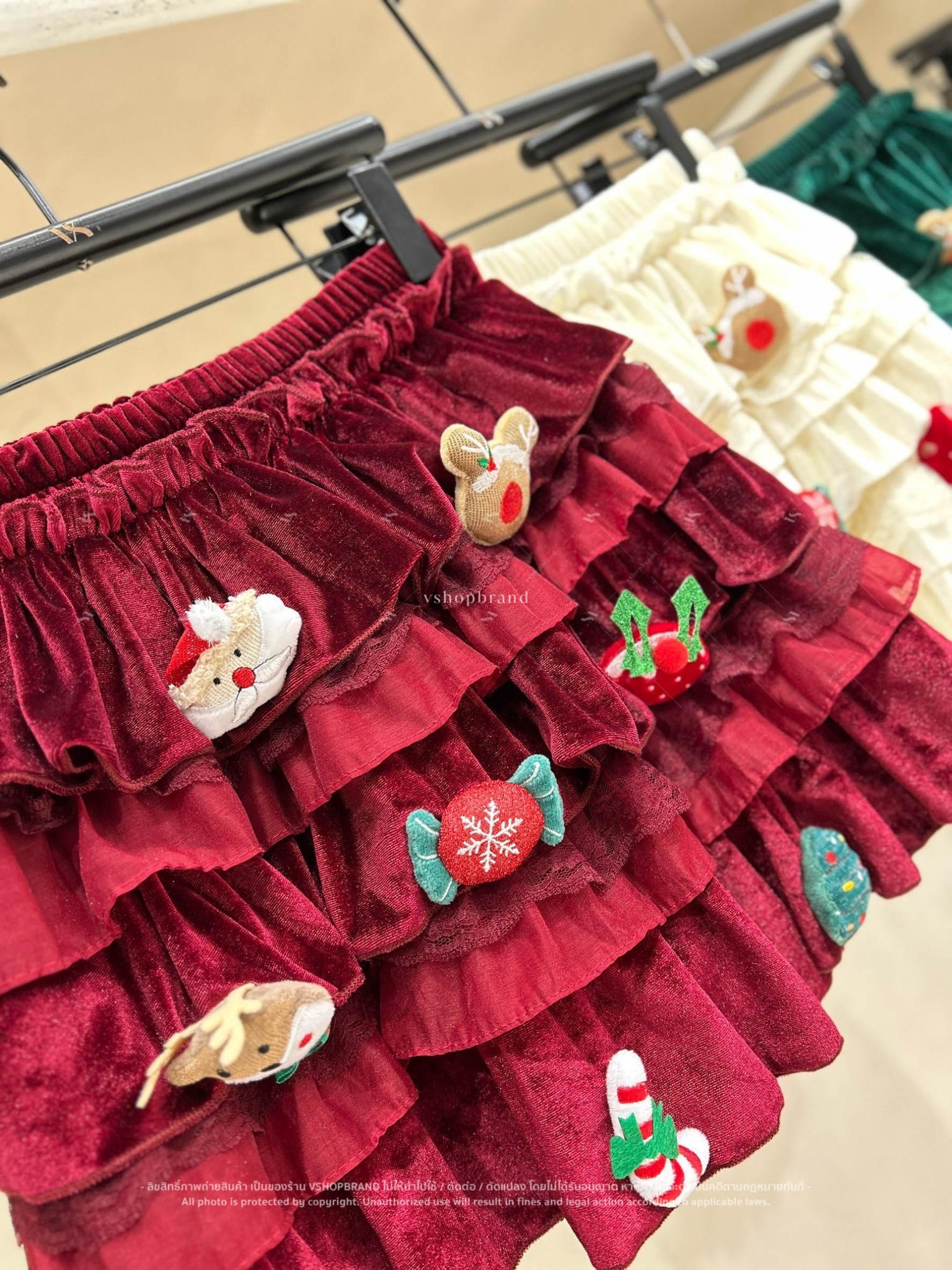 กระโปรงสั้นกำมะหยี่ชั้นๆแต่งตุ๊กตาคริสมาส
