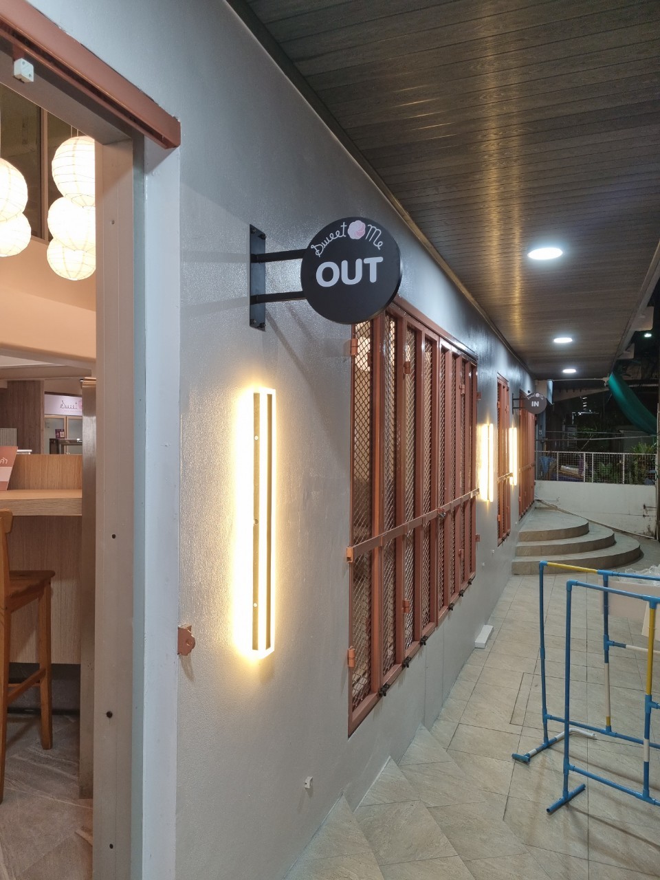 ป้ายร้าน Sweet Me ''สวีทมี''