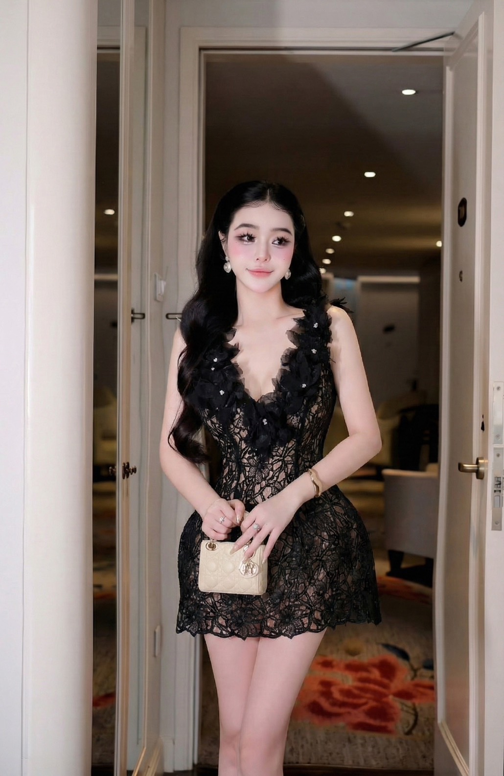 งานป้าย : Aileen Brand มินิเดรสสีดำ ดีเทลผ้าลูกไม้ทั้งชุด มีซัปในสีครีมมาอย่างดี ไม่ต้องกลัวโป๊ ช่วงอกเสริมฟองน้ำ แต่งดอกไม้ 3D สีดำบริเวณคอและไหล่ มีคริสตัลติดกลางดอกไม้ (อกเสริมฟองน้ำ) งานสวยเนื้อผ้าดี มีชับใน ซิปหลังซ่อนอย่างดี