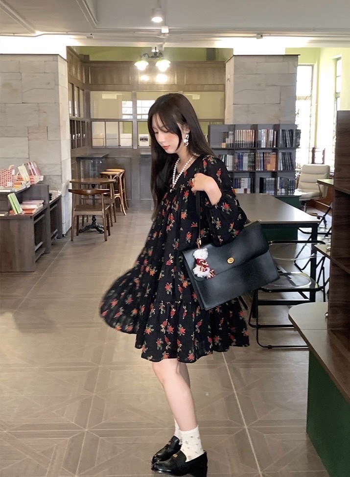 เดรสสั้นแขนยาวสุดน่ารัก ลายดอกไม้สวย ทรงปล่อยๆ สวมใส่สบายๆๆ กระโปรงแต่งเลเยอร์ชั้นระบายตามแบบ มีซับใน อย่างดี