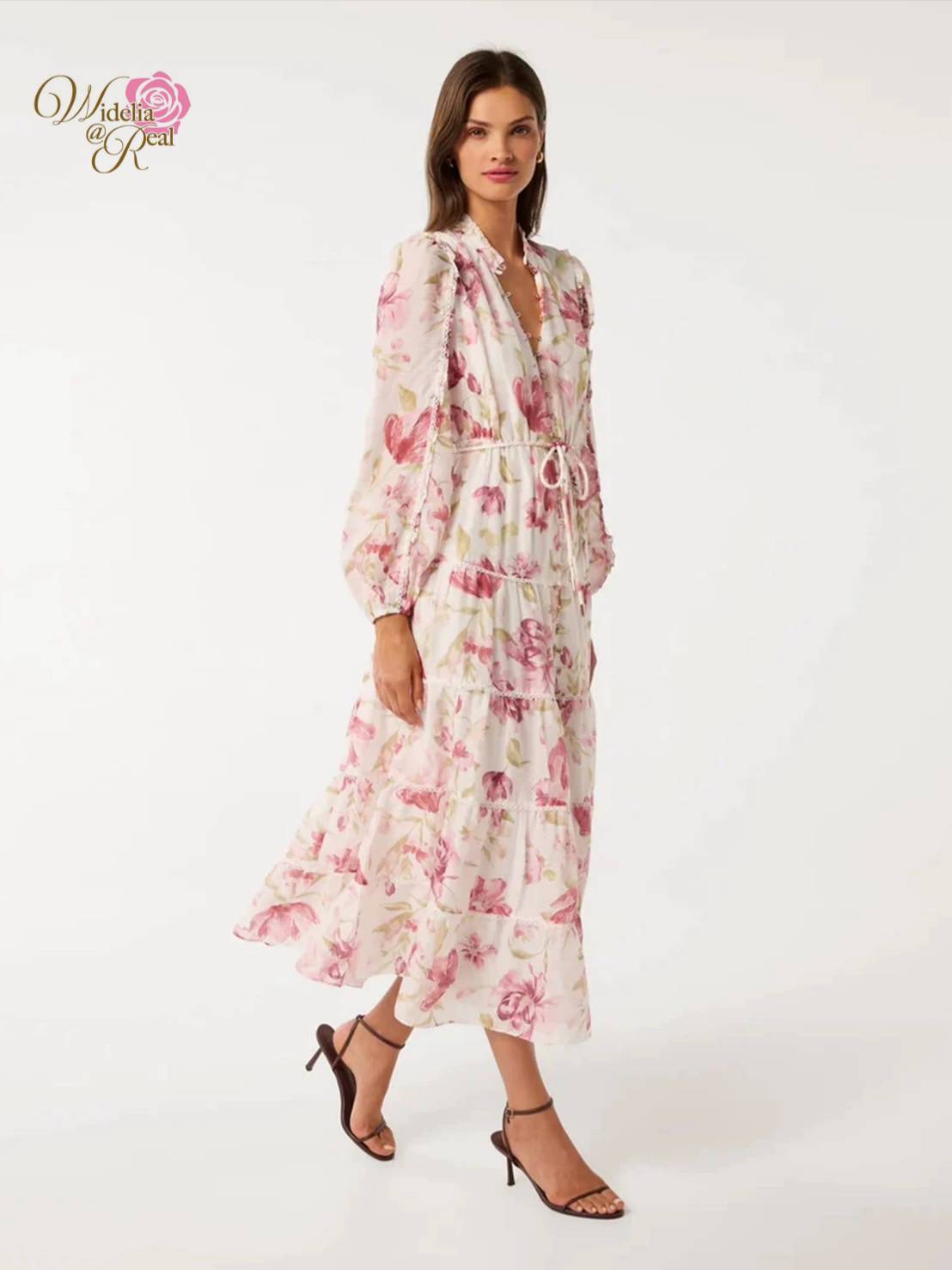 Dress เดรสยาวตัวสวย งานเก๋ ใส่ง่าย เนื้อผ้าสวย งานเกรดพรีเมี่ยม ท่อนแขนยาว ช่วงเอวเข้ารูป ท่อนล่างเดรสทรงเอพริ้วทิ้งตัวสวย ผ้าพิมพ์ลายดอกไม้หวานฉ่ำ แนะนำเลย รับรองใส่ออกมาไม่ผิดหวัง บอกเลยห้ามพลาดเด็ดขาดงานดีงานสวยจริงต้อง Widelia @ Real