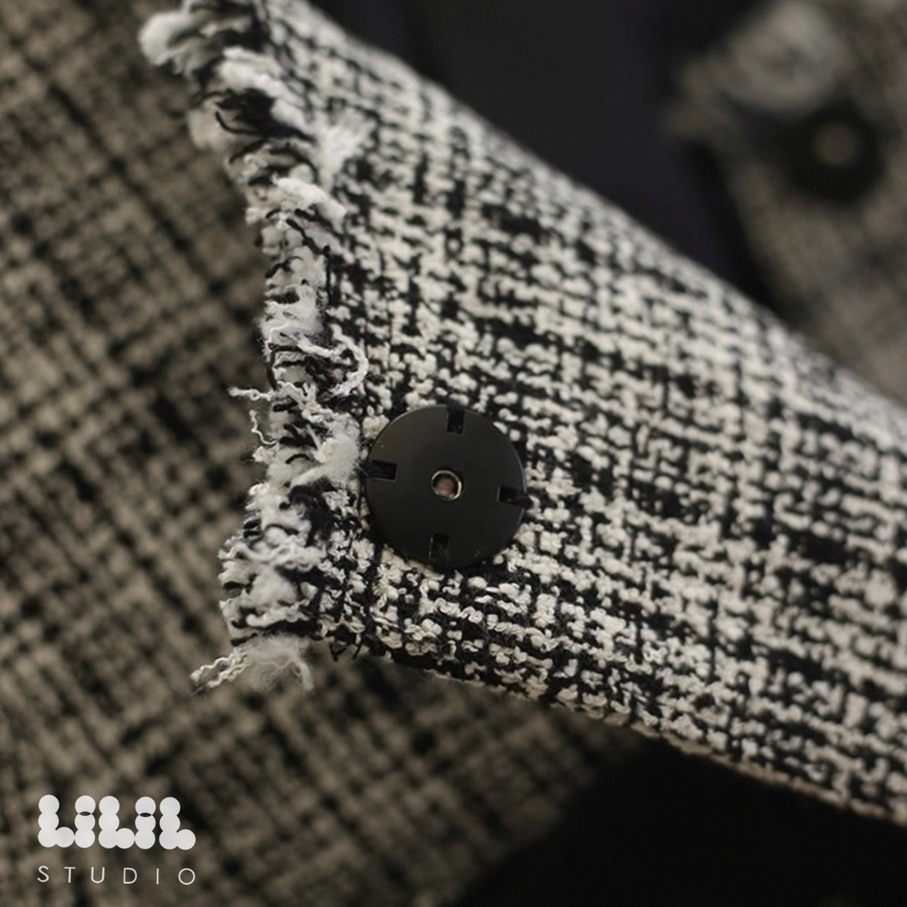 เสื้อคลุมทวีต ความยาวพอดีตัว มีซับใน กระดุมหน้า ใส่ดูดีมากค่ะ