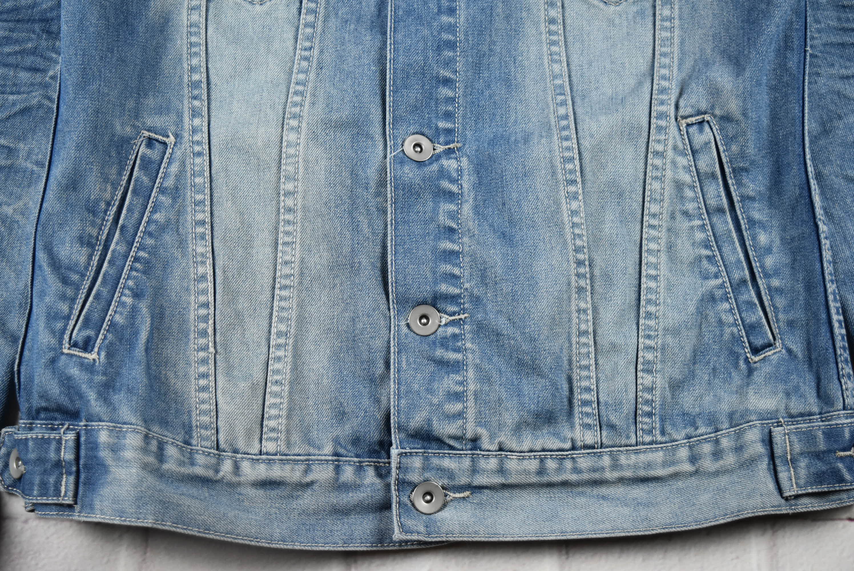 Roshell อกจริง 37 ไซส์ M เสื้อแจ็คเก็ตยีนส์ แขนยาว ผู้หญิง สีฟอกซีด ทรงสวยใส่สบาย มีกระเป๋าข้างเป๋าใน