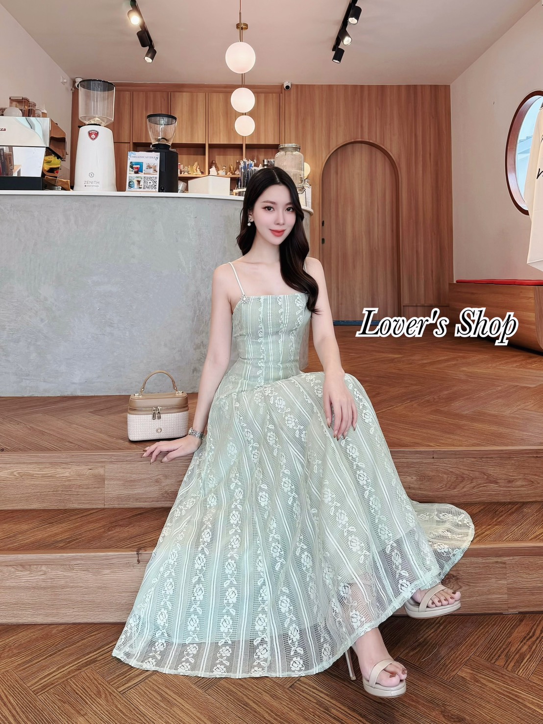 Teg : Lover's Shop Detail : เดรสลูกไม้สายเปีย ลุคเจ้าหญิง มีความลูกคุณหนู น่ารักสดใสมากๆค้า ดีเทลสายเดี่ยว แต่งเพชรช่วงสาย ทรงโปรงพริ้ว ผ้าลูกไม้มีน้ำหนักทิ้งตัวสวย งานซิบหลังใส่ง่าย ช่วงสายถักเปีย สายทำมาพอดีปรับไม่ได้นะคะ ซับในหนาผ้าไม่บางนะคะ ความ