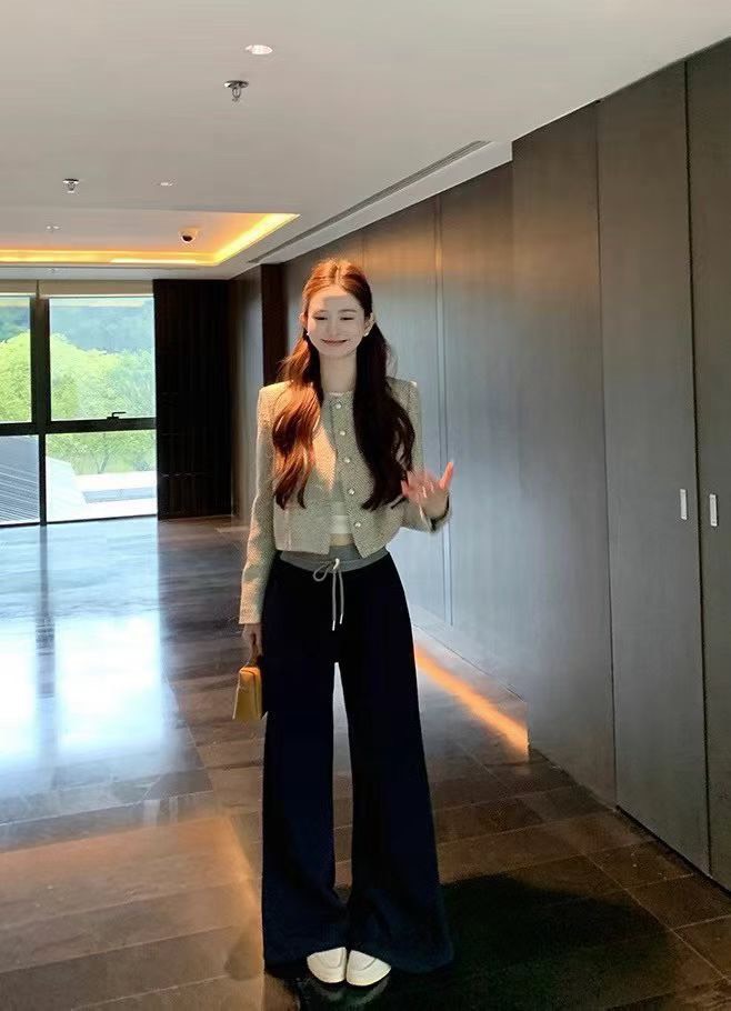 MAYA SHOP 8336# Blazer แขนยาว มีฟองน้ำเสริมบ่า แต่งกระดุมสีเงิน เนื้อผ้าดี มีซับใน