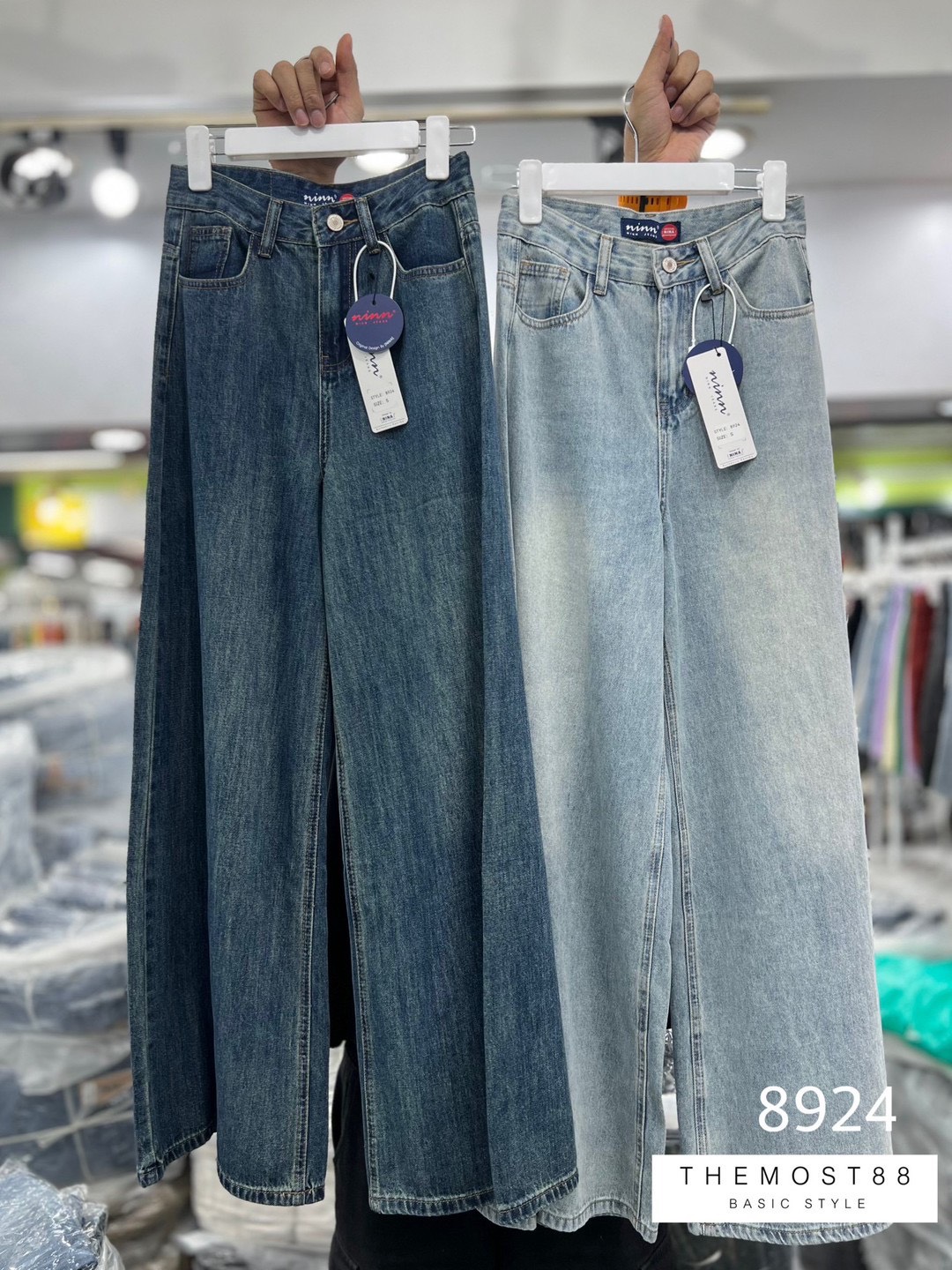#8924 กางเกงยีนส์ขาบาน เอวสูง ผ้าไม่ยืด ทรงวินเทจ งานฟอกสีสนิมอ่อนๆ ปลายขาเย็บเก็บ งานรุ่นนี้ สวยเก็บหุ่นพรางหุ่น สวยๆเลยจ้า