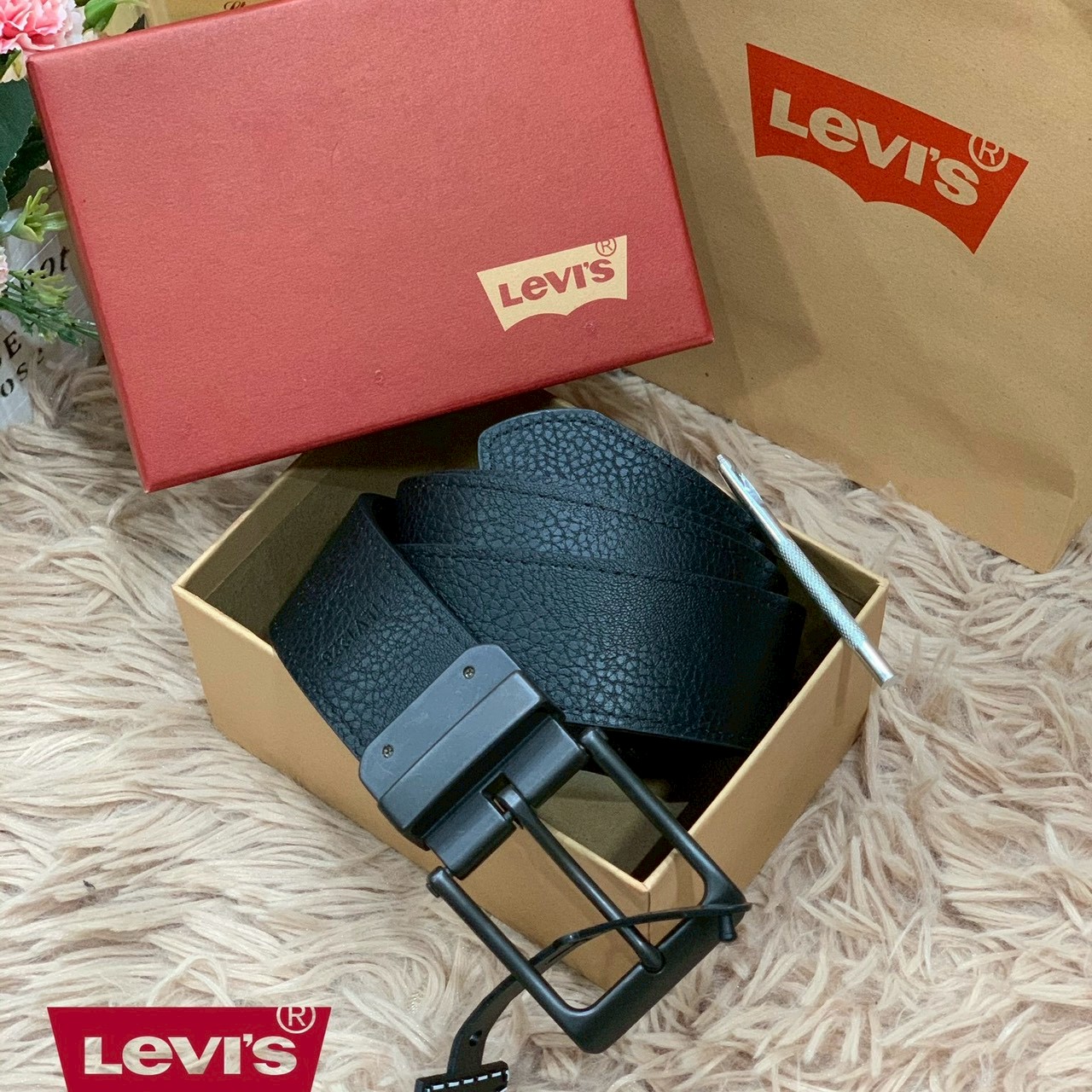 เข็มขัดผู้ชายเท่ห์ ๆ สมาร์ท ๆ แบรนด์เนมลีวายส์หนังแท้สีน้ำตาล สีดำ Levi’s Belt set