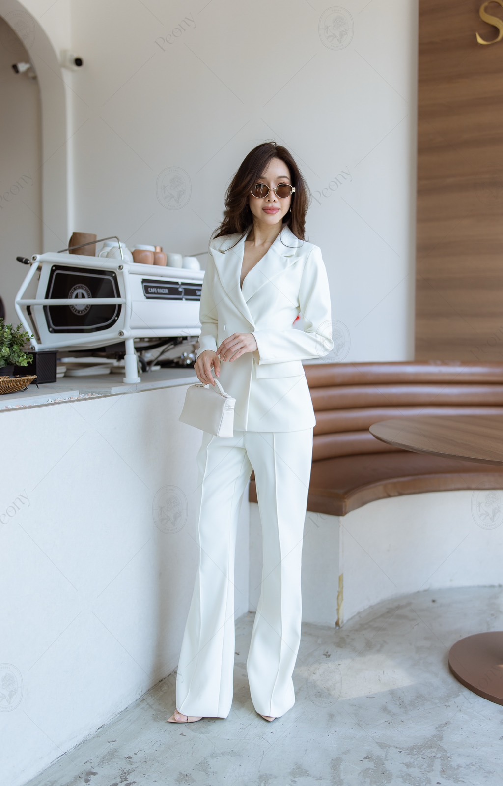 ชุดเซต 2ชิ้น เนื้อผ้าสูททอแน่น แพทเทิร์นสวย เข้ารูป ไหล่บุฟองน้ำ เนื้อผ้าสูททอแน่น เนื้อละเอียด มีน้ำหนุก แมทมาพร้อมกางเกงขายาว ตีเกล็ดหน้า บุซับในทั้งตัว คอมพลีทลุ๊ค สวย สมาร์ท ใส่ได้ทุกโอกาสเลยค่าา #งานป้ายpeony #ชุดสวย #เสื้อผ้าแฟชั่น #ชุดเซ็ต #ชุดเซตข