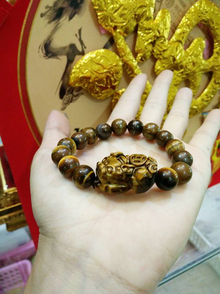 สร้อยข้อมือประดับหินมงคลไทเกอร์อาย บำบัดสิ่งชั่วร้ายนำพาโชคลาภ