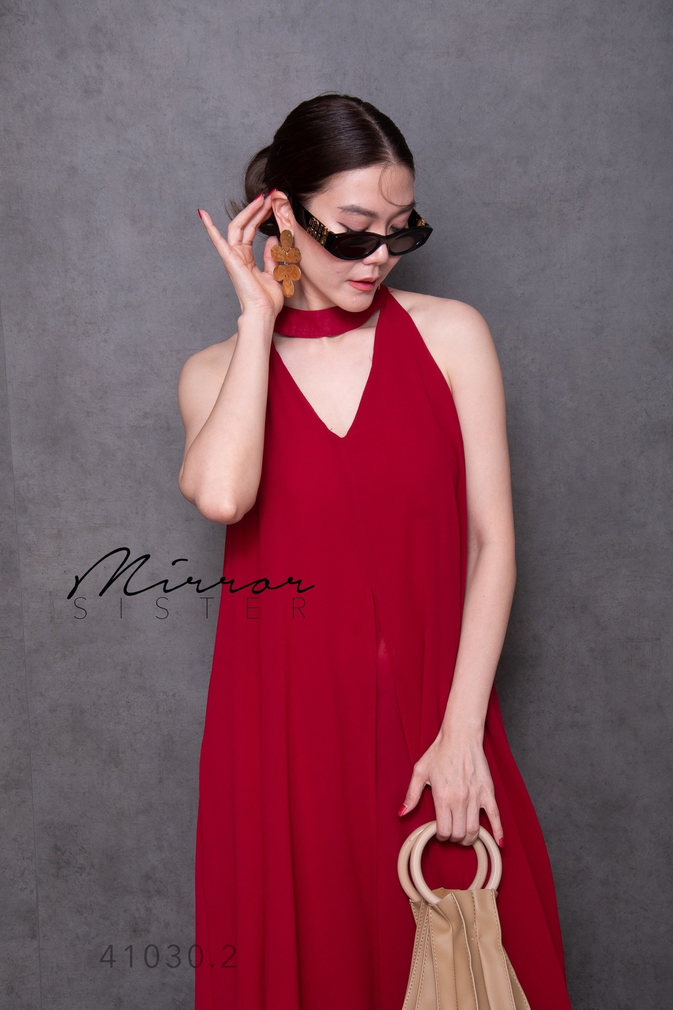 MiRRoRSiSTER's SHELoVEs DReSS•• เดรสแขนกุดคอ3เหลี่ยม แพทเทรินทรงบานเก๋มาก ดีไซน์เรียบง่ายแต่ใครใส่ก็เก๋ชิค ใช้ผ้าเยอะมาก ใช้ผ้าซ้อนกัน2ชั้น ด้านหน้าผ่าแหวกพริ้วววววสะบัด