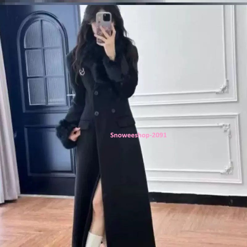 ลุคคุณหนู…ไม่ต้องพยายามเยอะ แค่ใส่โค้ทตัวนี้ก็ แพงขึ้น 3 เลเวล ทันที ทรงเฮปเบิร์นสุดคลาสสิค ทรงเข้ารูป เอวสวย หรูแบบเรียบแต่ดูดี มี 3 สีโทนไฮเอนด์