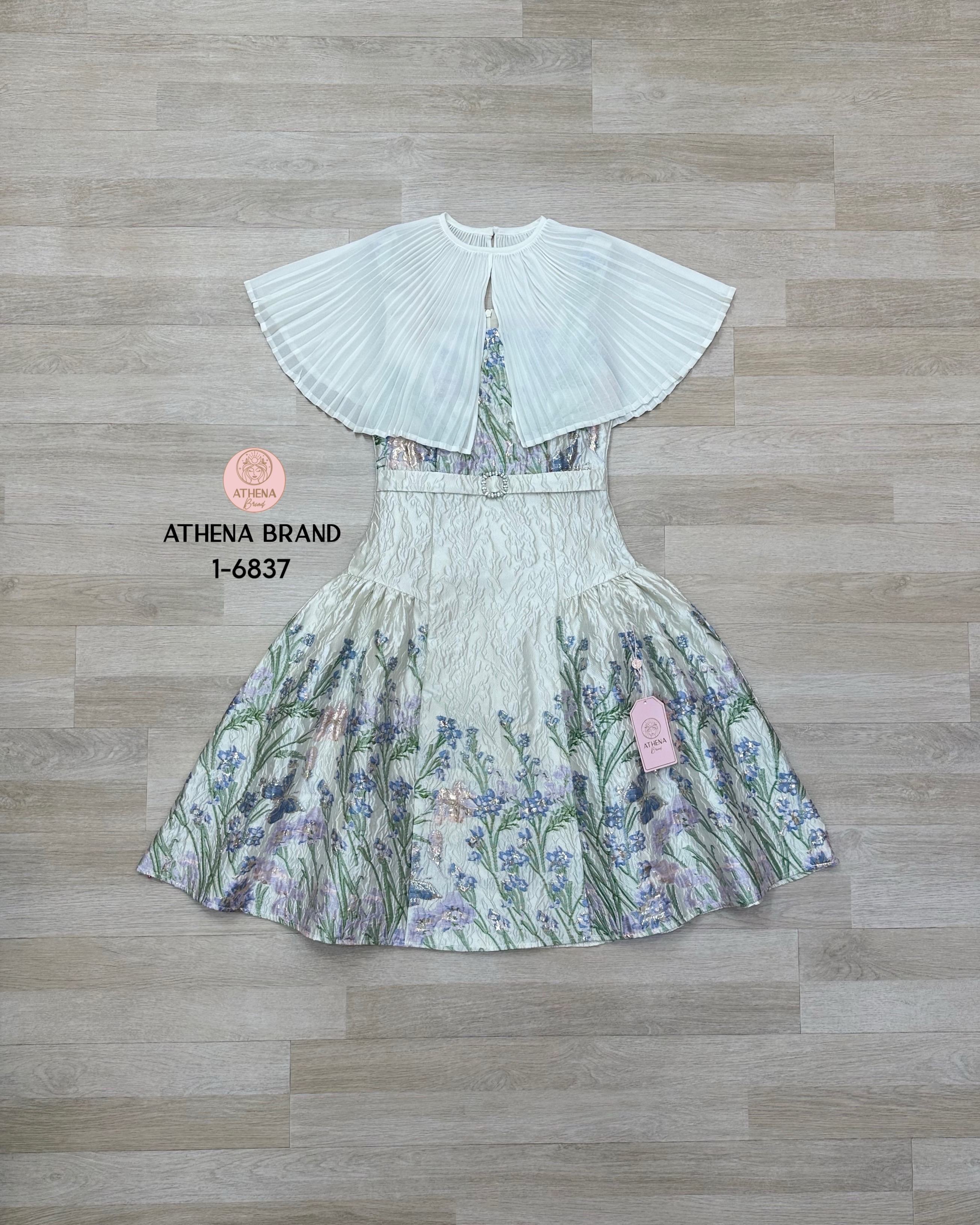 Tag 🔖 :Athena (อธีน่า) Brand Detail :: Dress เดรสดีไซน์สวยหรู มีซิปใช้งานได้จริง ช่วงเอวตกแต่งเข็มขัด เนื้อผ้าลูกไม้มีTexture ชายกระโปรงด้านหลังผ่า งานมีซับในสวมใส่แบบซิปด้านหลัง ฟีลคุณหญิงคุณนายจะเดินไปทางไหนก็เชิ่ด ใส่ทำบุญเข้าวัดหรือใส่ออกงานได