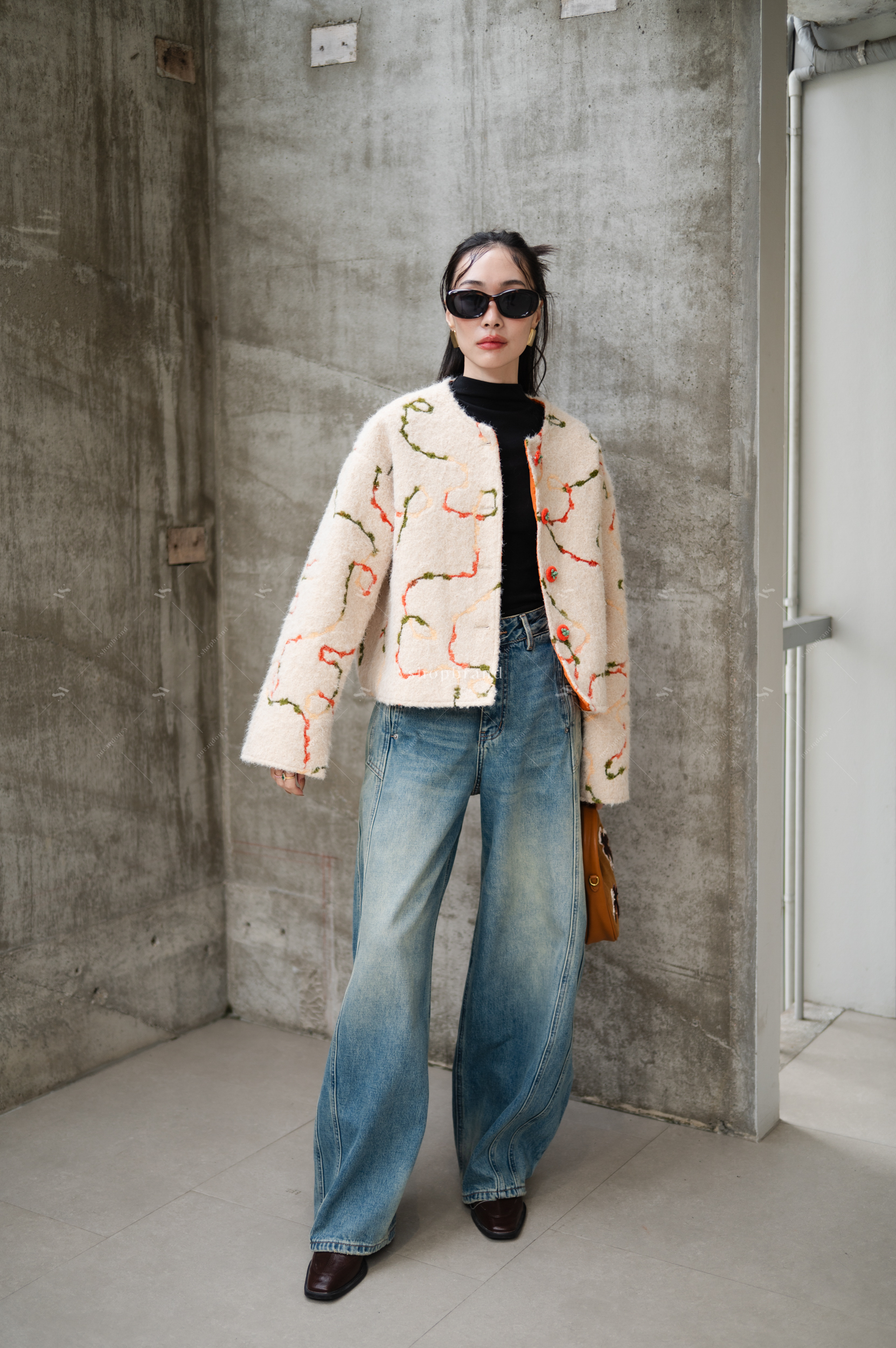 เสื้อคลุมผ้าวูปักลายเส้นกระดุมลูกพลับ