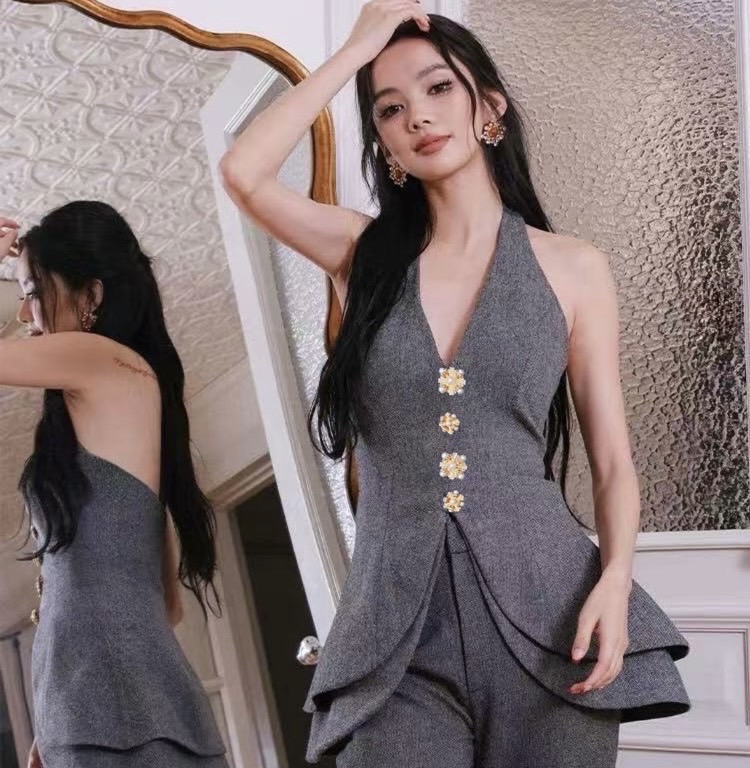 Label :: RAMI-PAPHA(รมิปภา) เซตเสื้อคอวีคล้องคอทรงสวย +กางเกงขายาวทรงสวย #เสื้อผ้าแฟชั่น #แฟชั่น #ชุดเซต #งานป้าย #รมิปภา #ramipapha