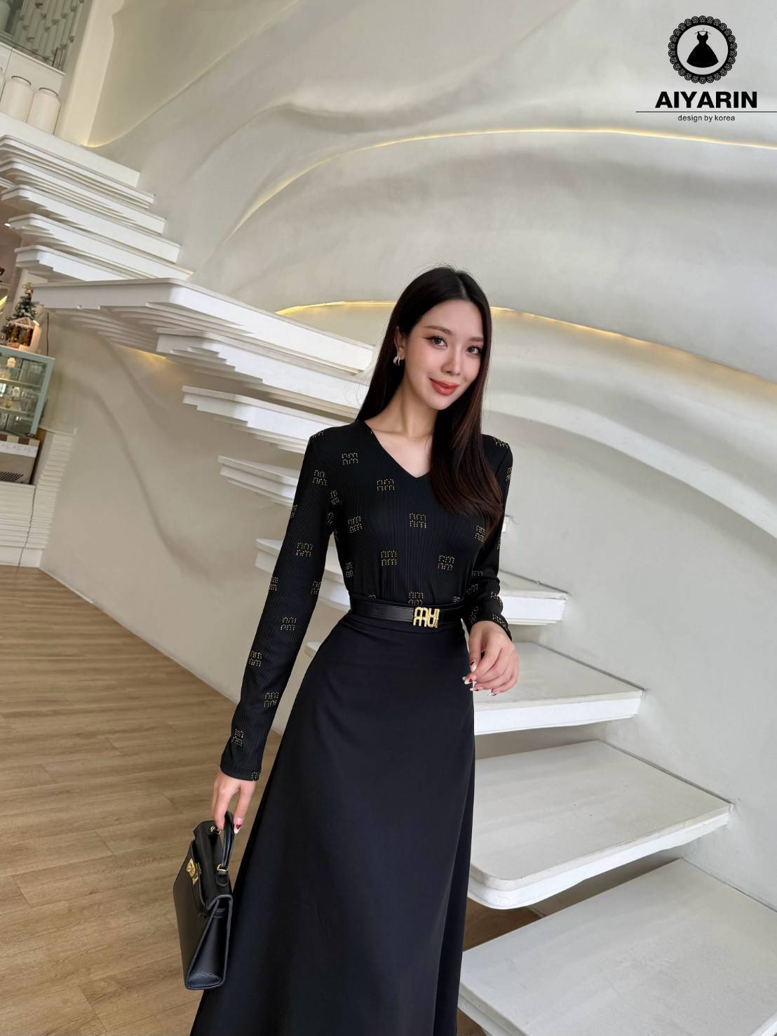 set เซ็ตชุดเสื้อเเขนยาวผ้า ปักกรีเตอร์ผ้าสวยมาพร้อมกระโปรงเเละมีเข็มขัดตรงเอวน่ารักมั้กๆเนื้อผ้าดีจะใส่งานได้ทุกโอกาศเลยคะ สวยเก๋น่ารักข้ากับสีชุดไฮโซมั้กๆอย่างดีเสื้อดูเก๋ๆเสื้อดูเก๋ทรงเสื้อสวมใส่ง่ายมาพร้อมกระโปรงตรงเอวเข้ากับกระโปรงมั้กๆกระโปรงเข้าชุดผ