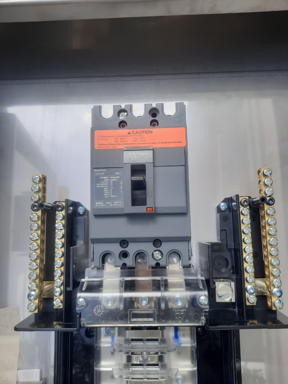 LOAD CENTER 100A ตู้สแตนเลส 304 มีหลังคาสโลป W450xH800xD152mm. (42ช่อง)