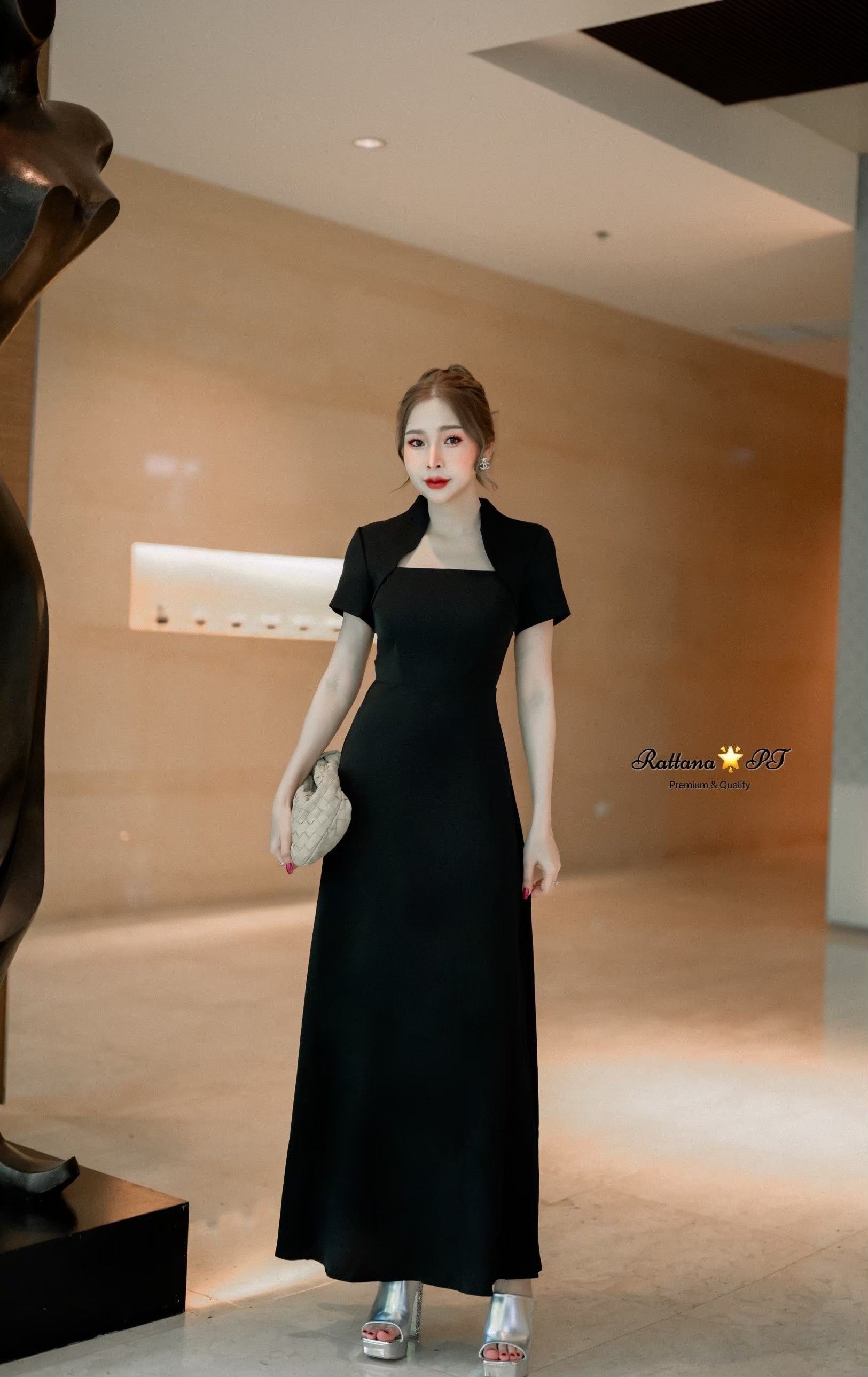 ชุดเดรสยาวสีดำทรงสวยมาก สวยหรูดูแพง หน้าอกมีฟองน้ำ ชุดมีซับในอย่างดี เนื้อผ้าดีมากค่า ชุดมีซิบด้านหลัง #Rattana🌟PT #งานเลี้ยง#ชุดสีดำ #ชุดทำบุญ#งานบวช.