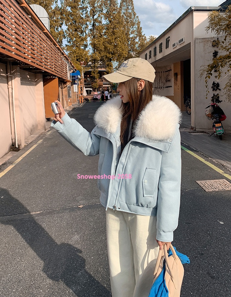 แค่ใส่ก็ได้ลุค “Luxury Winter Girl” แจ็คเก็ตดาวน์ปกขนเฟอร์ ทรงโอเวอร์ไซส์สุดเก๋ กันหนาวติดลบได้จริง ใส่ถ่ายรูปก็สวยปัง! มี 6 สี เลือกแมทช์ได้ทุกสไตล์