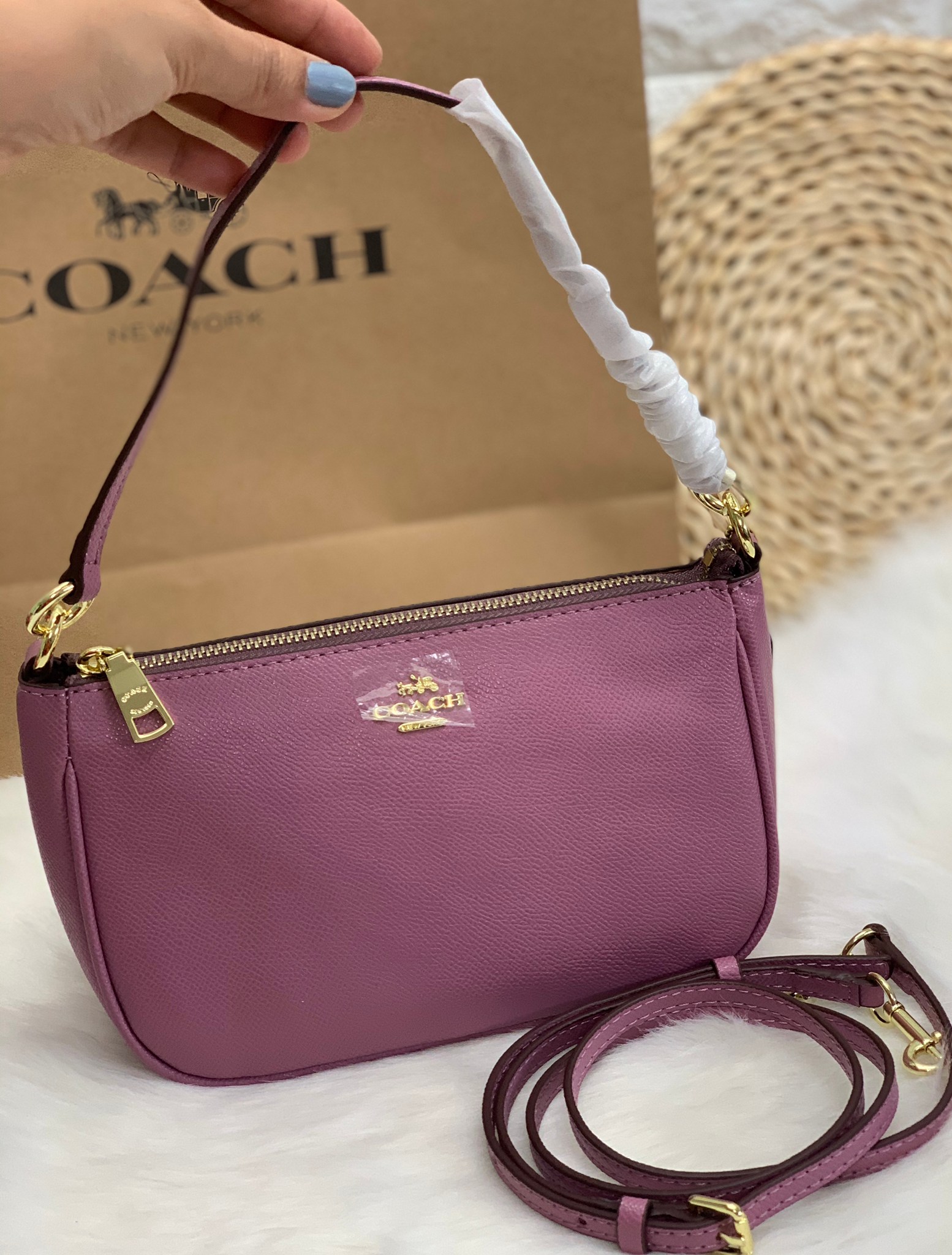 กระเป๋าสะพายไฮโซเรียบหรูดูแพงแบรนด์เนมโค้ชพอชรุ่นตามหาสีม่วง COACH 25591 TOP HANDLE POUCH BAG
