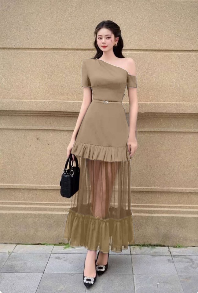 เดรสไหล่เดียวทรงเปิดไหล่เฉียงแต่งชายซีทรูลูกไม้อลังๆ ใส่vacayถ่ายรูปกับแก๊งค์เพื่อนๆไม่มีผิดหวังเลยค่า ห้ามพลาดเลยน้าตัวนี้