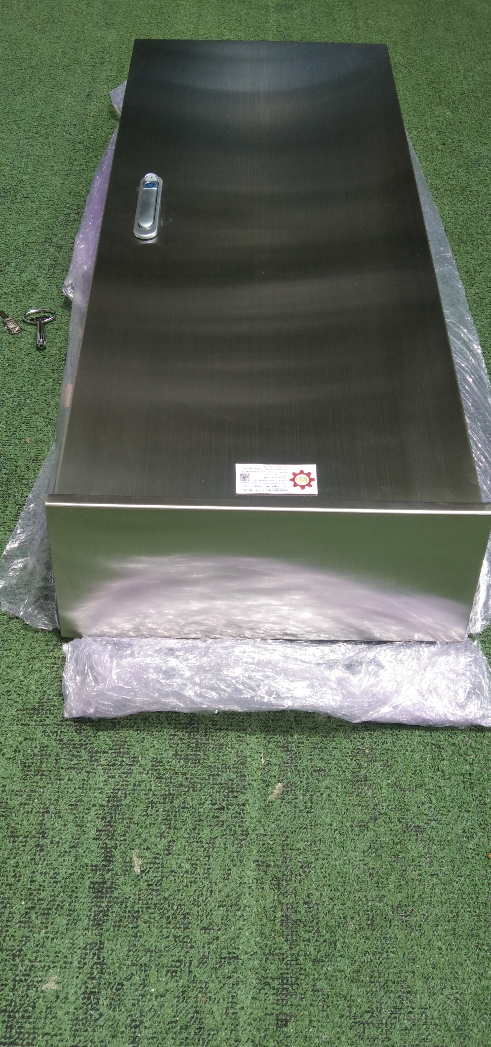 LOAD CENTER 250A ตู้สแตนเลส 304 มีหลังคาสโลป W450xH1050xD152mm. (42ช่อง)