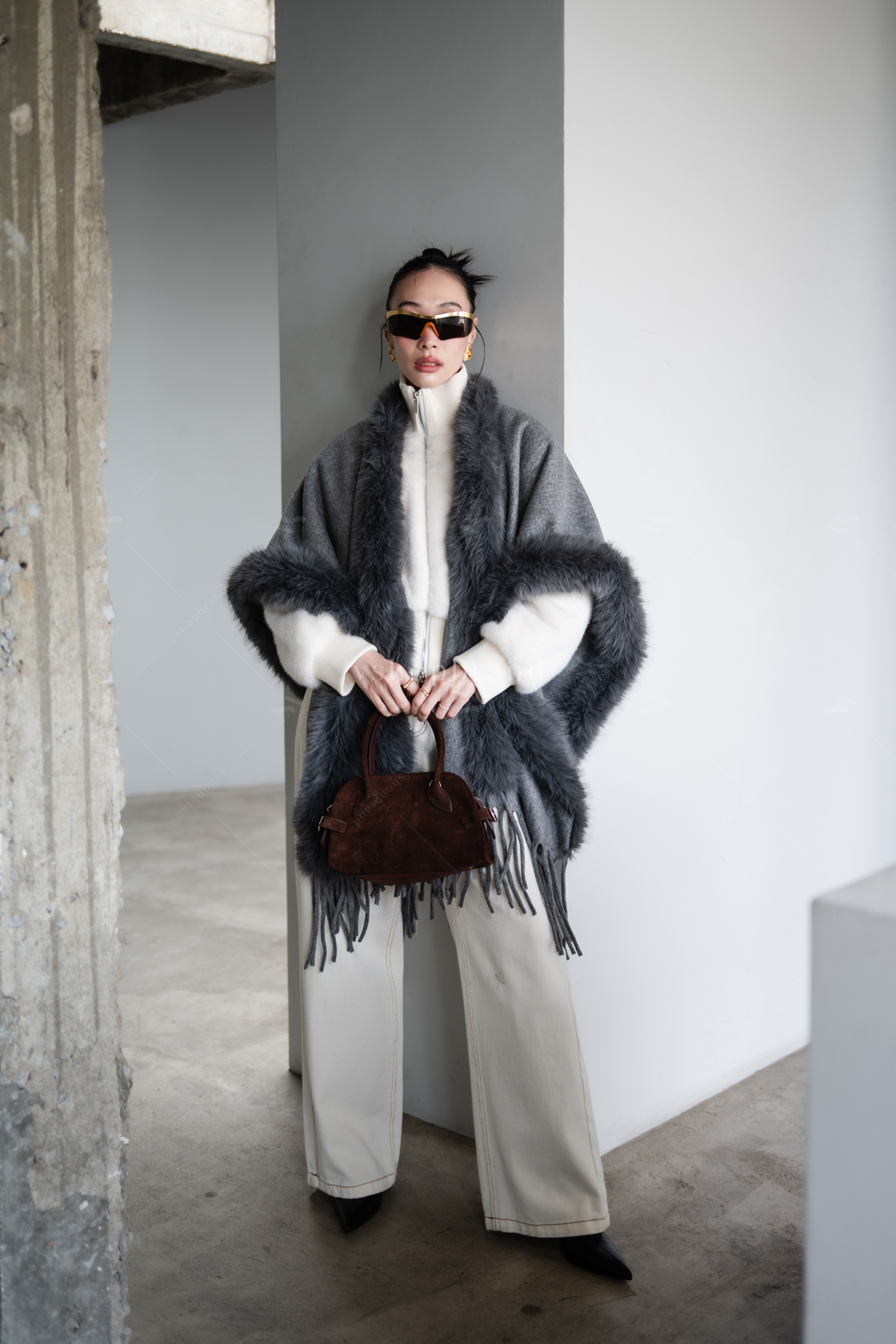 เสื้อคลุมทรงค้างคาวพู่ชาย ขอบเฟอร์