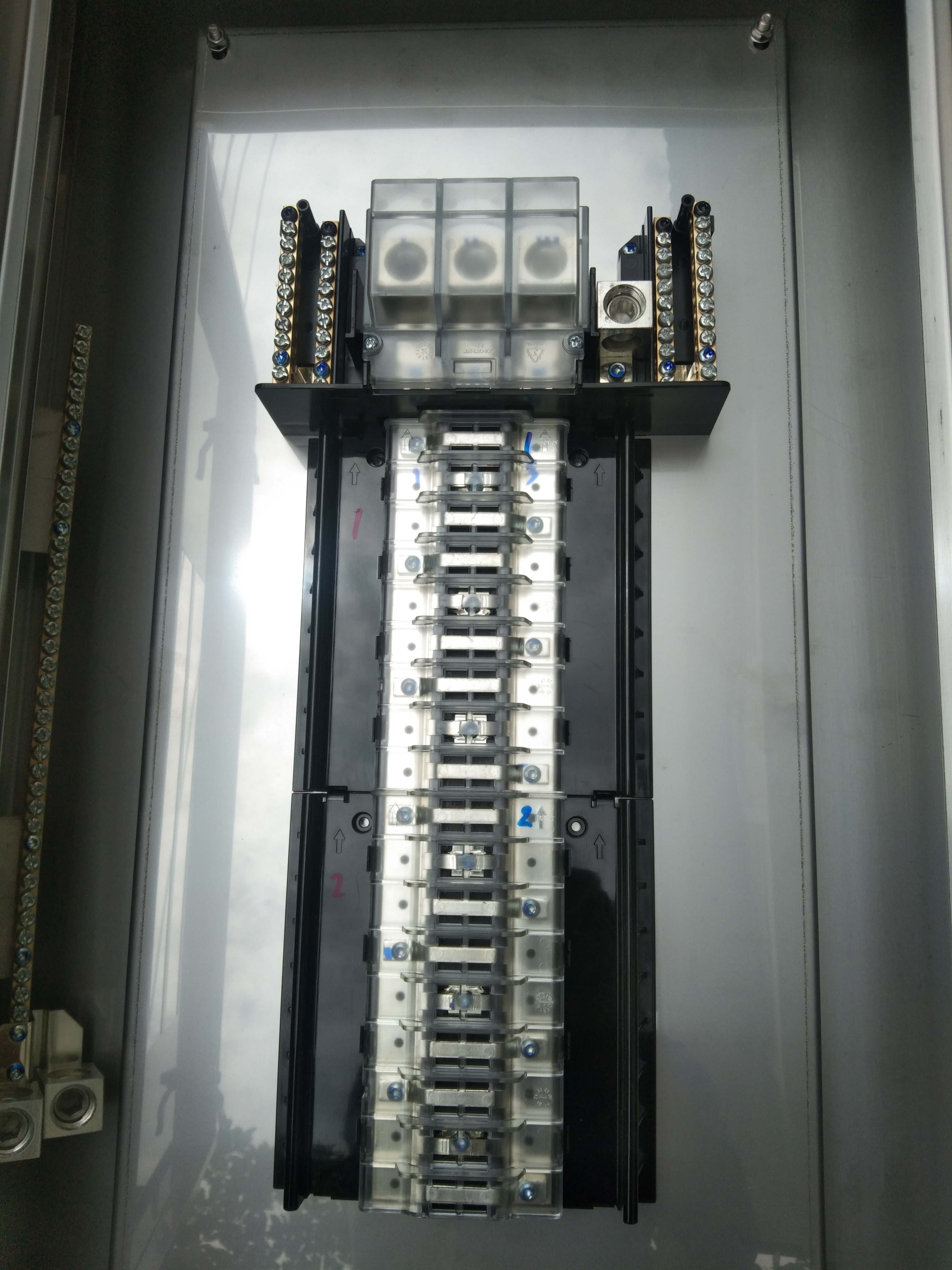 Main LUG 250A ตู้สแตนเลส 304 มีหลังคาสโลป W450xH800xD152mm. (36ช่อง)