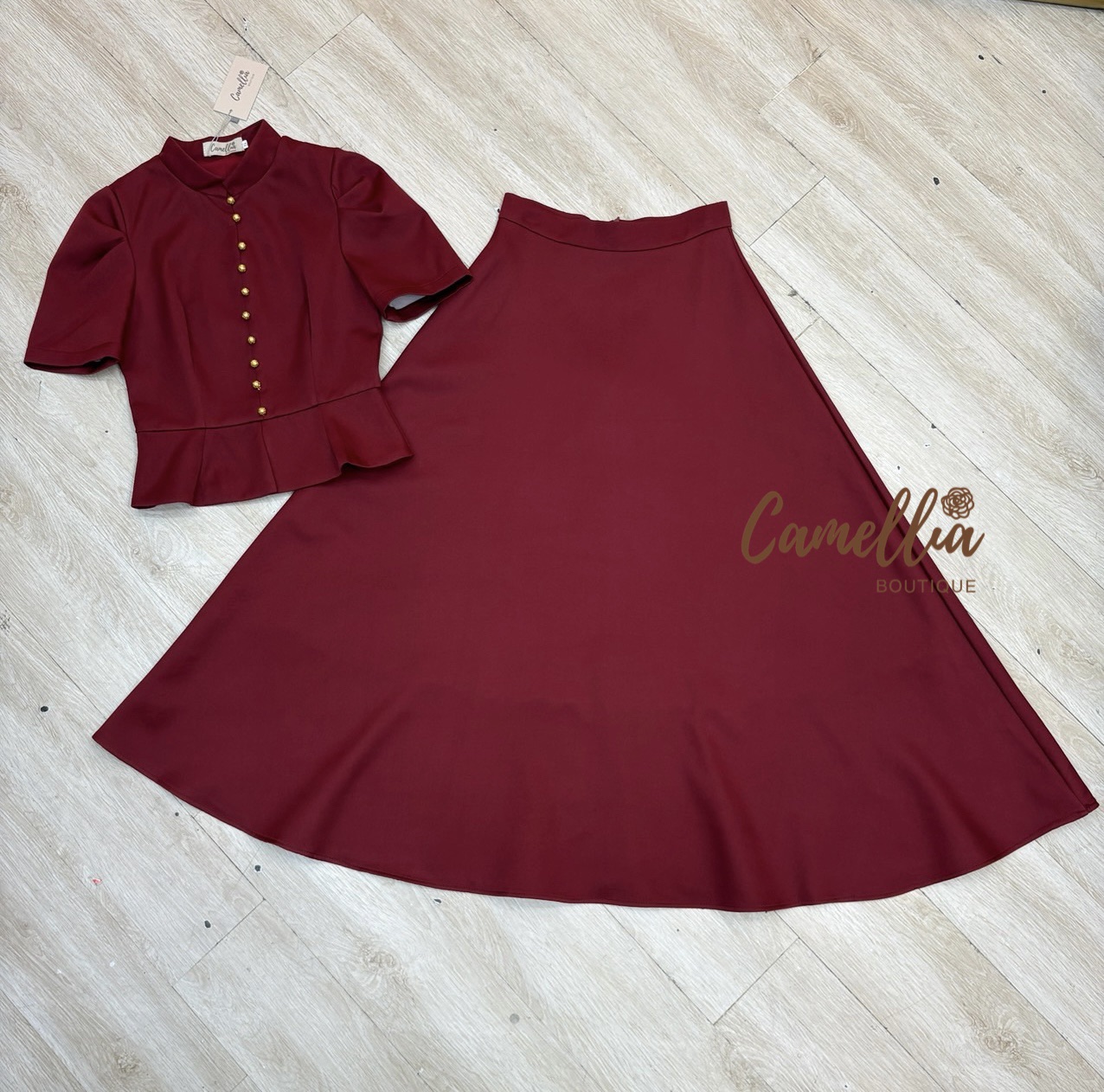 ชุดSetเสื้อคอปีนแต่งกระดุมสีทองด้านหน้า เสื้อมีซิปด้านหลัง สวมใส่ง่าย + กระโปรงทรงปล่อยเอวสูง ชุดนี้ใส่ต้อนรับปีใหม่ได้เลยคะ