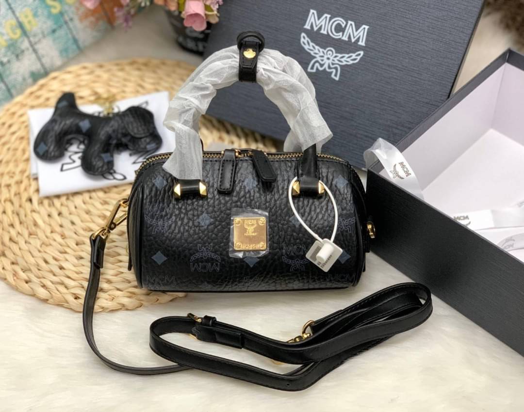 กระเป๋าสะพายทรงหมอนเล็กแบรนด์เนมเอ็มซีเอ็มสีดำ MCM MINI BOWLING BAG