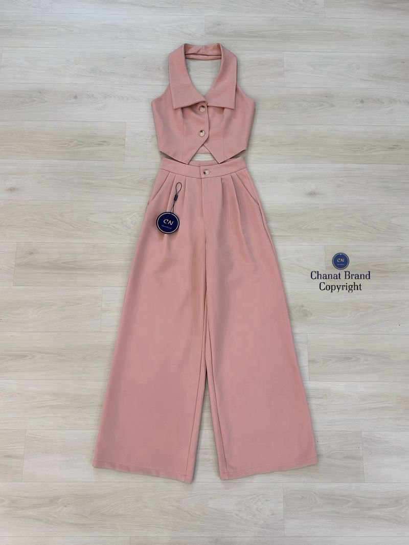 👗👗Detail : Set 2 ชิ้นสีนู๊ดทั้งชุด ตัวเสื้อคล้องคอ ทรงเข้ารูปมีกระดุมหน้า 2เม็ด ใช้งานได้จริง ด้านหลังเว้าทรงสวย มาพร้อมกับกางเกงขายาวทรงกระบอกใหญ่ดีเทลจับจับด้านหน้าให้ดูมีมิติ กระดุมและซิปหน้า มีกระเป๋า2ข้าง