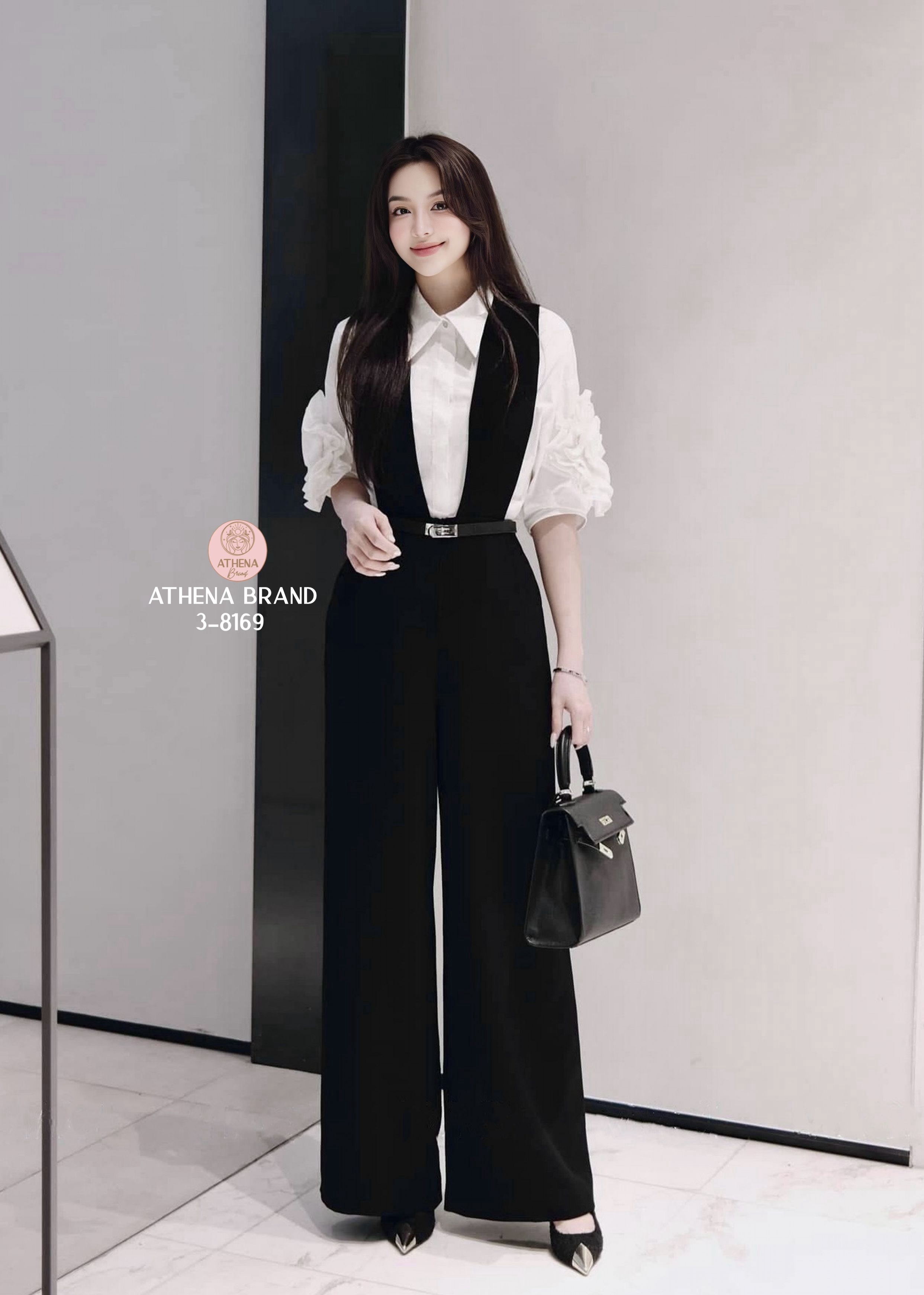 Tag 🔖 :Athena (อธีน่า) Brand Detail :: jumpsuit+เสื้อ+เข็มขัด จั๊มสูทขายาวดีไซน์ทรงเอี๊ยม มีกระเป๋าใช้งานได้จริงทั้ง2 ข้าง เนื้อผ้าดี๊ดีมีน้ำหนักและมีTexture งานมีซับใน สวมใส่แบบซิปด้านหลัง และมาคู่กับเสื้อเชิ้ตคอปกด้านหน้าแต่งกระดุมเรียงสามารถแกะ