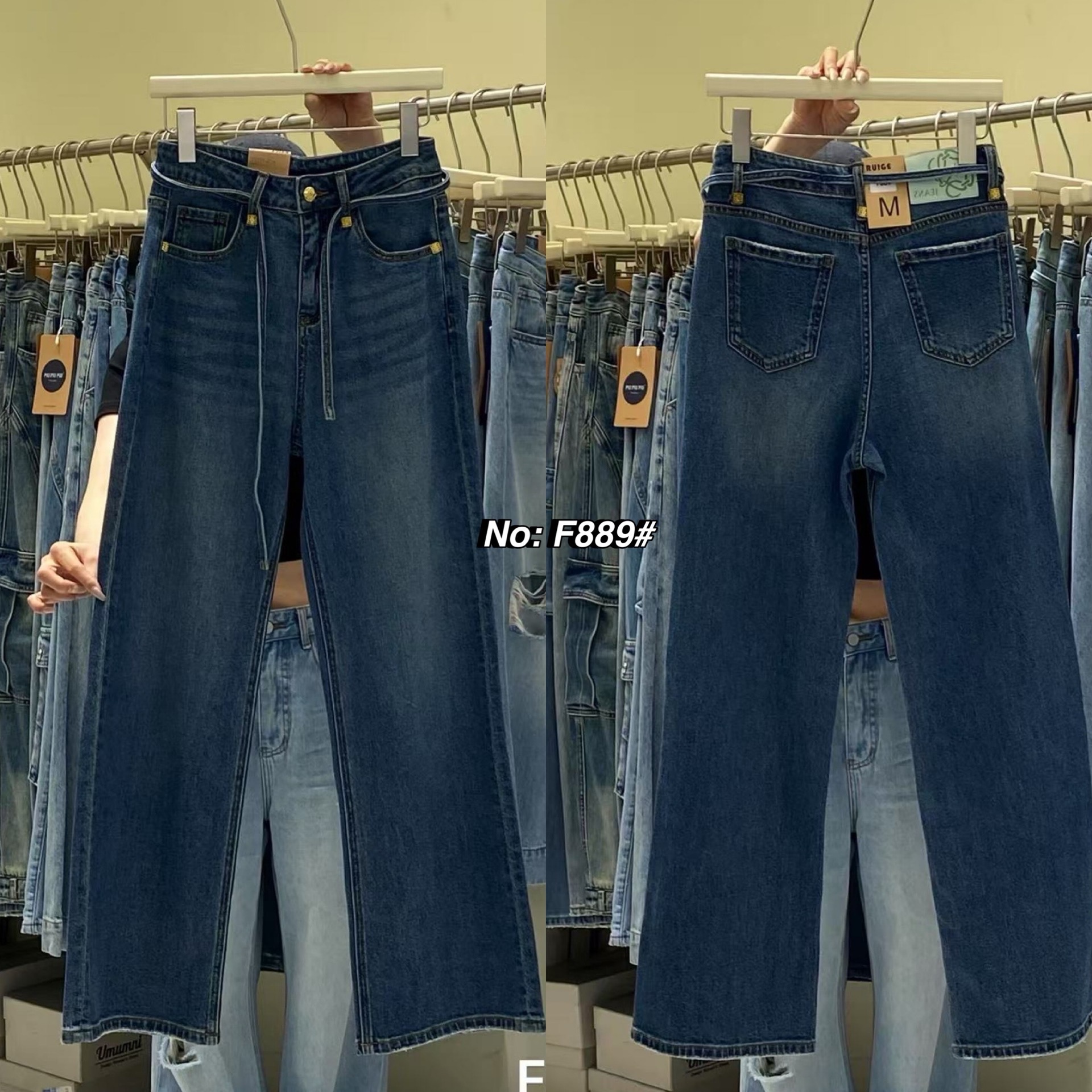 No. RGF889# -กางเกงยีนส์ขากระบอก ทรงขาตรง เอวสูง （ผ้ายืด) บอกเลยรุ่นนี้เนื้อผ้ายีนส์ยืดอย่างดี ผ้านิ่มมากกกค่ะ ฟอกสีสวย ใส่สบายมว๊ากก ดีเทลขอบเอวหน้าสวยเก๋ พร้อมด้วยป้ายหนัง น่ารักมากๆ