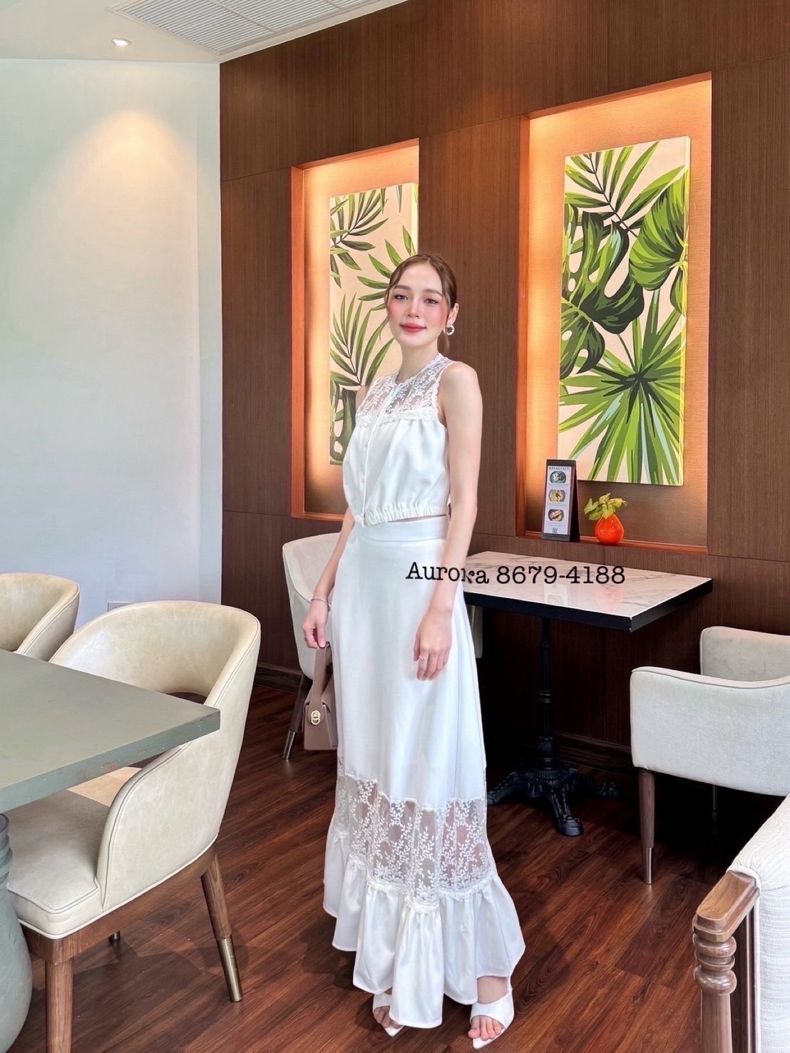 Label :: AURORA by RAMI-PAPHA Setเสื้อโทนสีขาว งานผ้าดี๊ดี ผ้าดีมาก ทรงปล่อยๆ ใส่สบายๆ ด้านบนแต่งซีทรูลูกไม้ ด้านหน้ามีกระดุมใช้งานได้จริง ช่วงเอวเสื้อแต่งสม๊อคยืดหยุ่นได้ตามลำตัว +++ มาพร้อมกระโปรงยาว เนื้อผ้าแต่งสลับผ้าลูกไม้เนื้อดีฝุดๆ ที่แมชกันได้อย่า