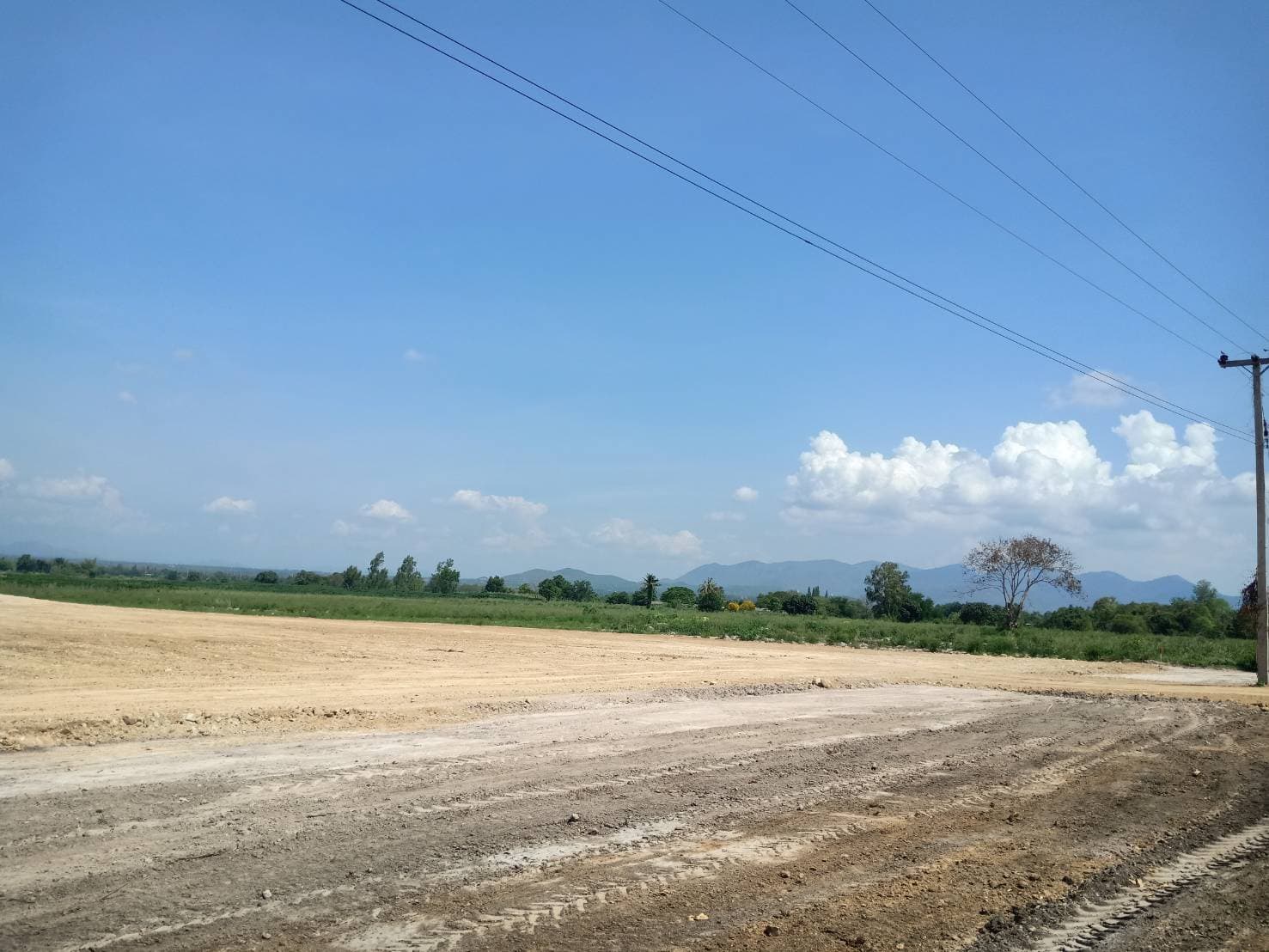 ขายที่ดินจัดสรรอำเภอชะอำ จังหวัดเพชรบุรีราคาเริ่มต้นที่3.5แสนบาทผ่อนชำระได้บรรยากาศดีล้อมรอบด้วยหุบเขาเหมาะสร้างบ้านพื้นที่กว้างพร้อมสำหรับทุกคนในครอบครัว