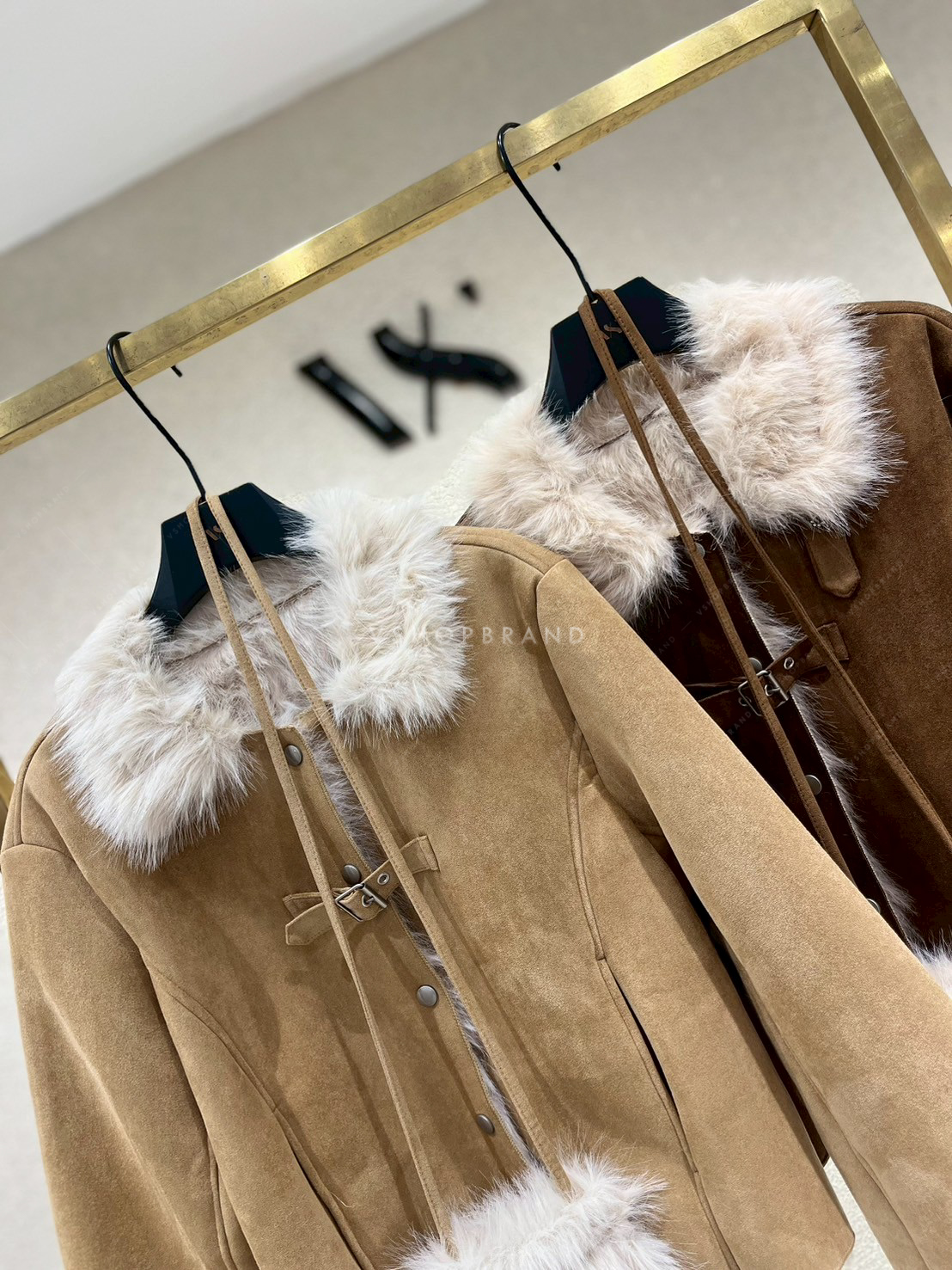 แจ็คเก็ตผ้าหนังกลับ ปกเฟอร์ เข็มขัดอก + กระเป๋า