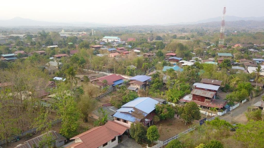 ด่วนขายบ้านพร้อมที่ดิน 1 ไร่ราคาถูกที่สุดพร้อมเข้าอยู่ใกล้ถนนใหญ่ 350 เมตร ใกล้ธนาคารออมสินเด่นชัย 528 เมตร