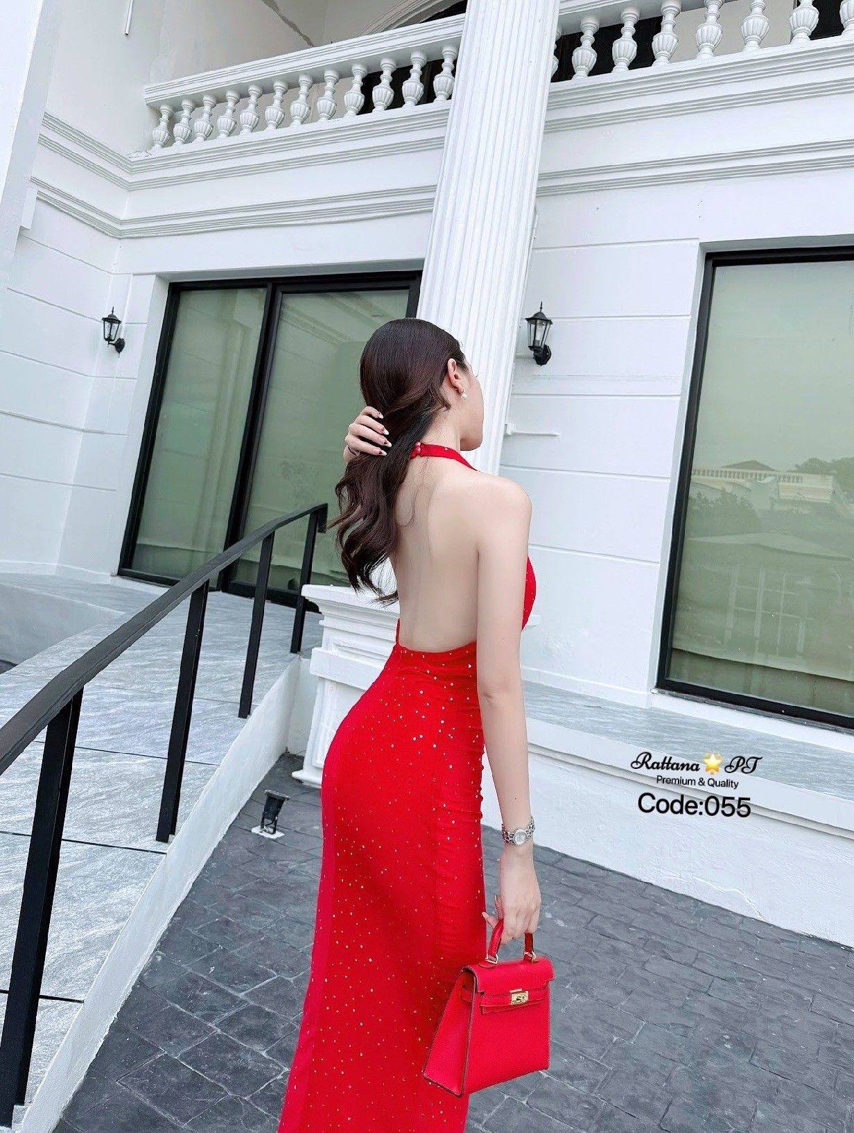 เดรสยาวสวยหรูดูแพงทรงสวยมาก เนื้อผ้าสวยมาก ผ้ายืดได้ หรูหรามาก ชุดมีซับในอย่างดี มีซิบด้านหลัง ใส่เที่ยววาเลนไทน์ ออกงาน ดินเนอร์ งานแต่ง ปาตี้กับเพื่อน ปัง ปัง ปัง ช้าไม่ได้แล้วคร้า ของสวยๆหมดไ