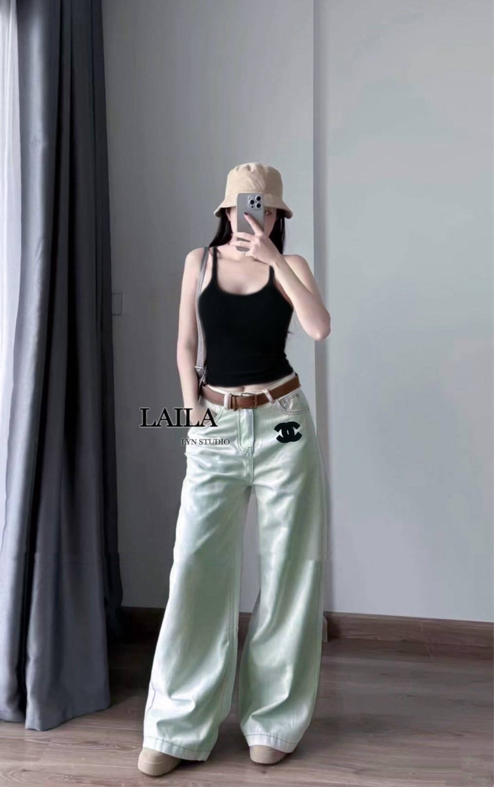 Tag: LAILA Detail: Set เสื้อ+กางเกง งานเสื้อทรงสายเดี่ยวแต่งเสริมทรงที่อกตามสไตล์สาวแซ่บ เสื้อทรงเข้ารูปเนื้อผ้ายืดหยุ่นได้นิดหน่อย มาพร้อมกางเกงยีนส์ขายาวงานทรงขากระบอก แต่งสียีนส์ฟอกพร้อเข็มขัดและอักษรแบรนหน้าขาสาวเวียดนามแซ่บๆดูดีแมชกันลงตัว #bylaila b