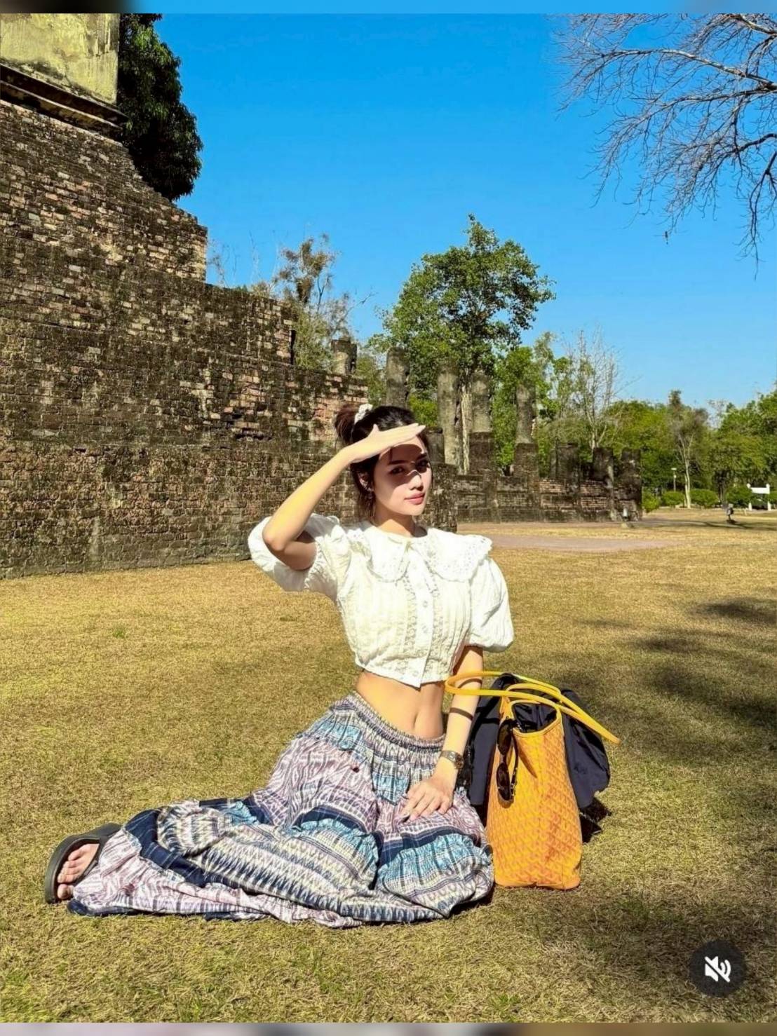 งานเซ็ท ผ้าลูกไม้นุ่มๆแขนพองๆ ดีอะ กระโปรงก็บานดีเวอร์ ไม่มีหวงผ้า ลายสวยเก๋ แม็ชกันลงตัว
