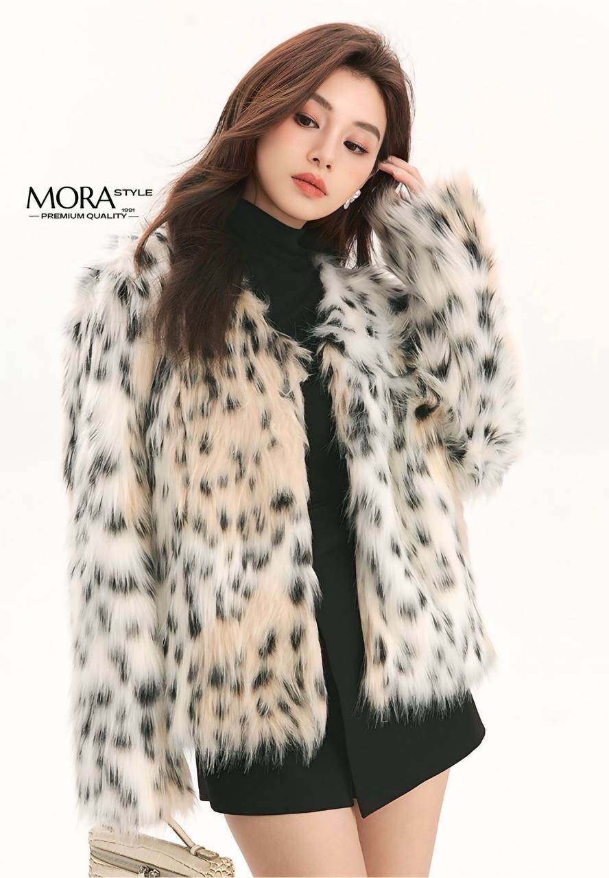 เสื้อคลุมแขนยาวแต่งขนทั้งตัว งานสวยแพง แต่งลายจุดดำทั้งชุด เหมาะกับแฟชั่นหนาวนี้สุดๆ ดีไซน์ออกมาเก๋ งานคือน่ารักมากค่ะ สาวๆต้องมีติดตู้นะคะ