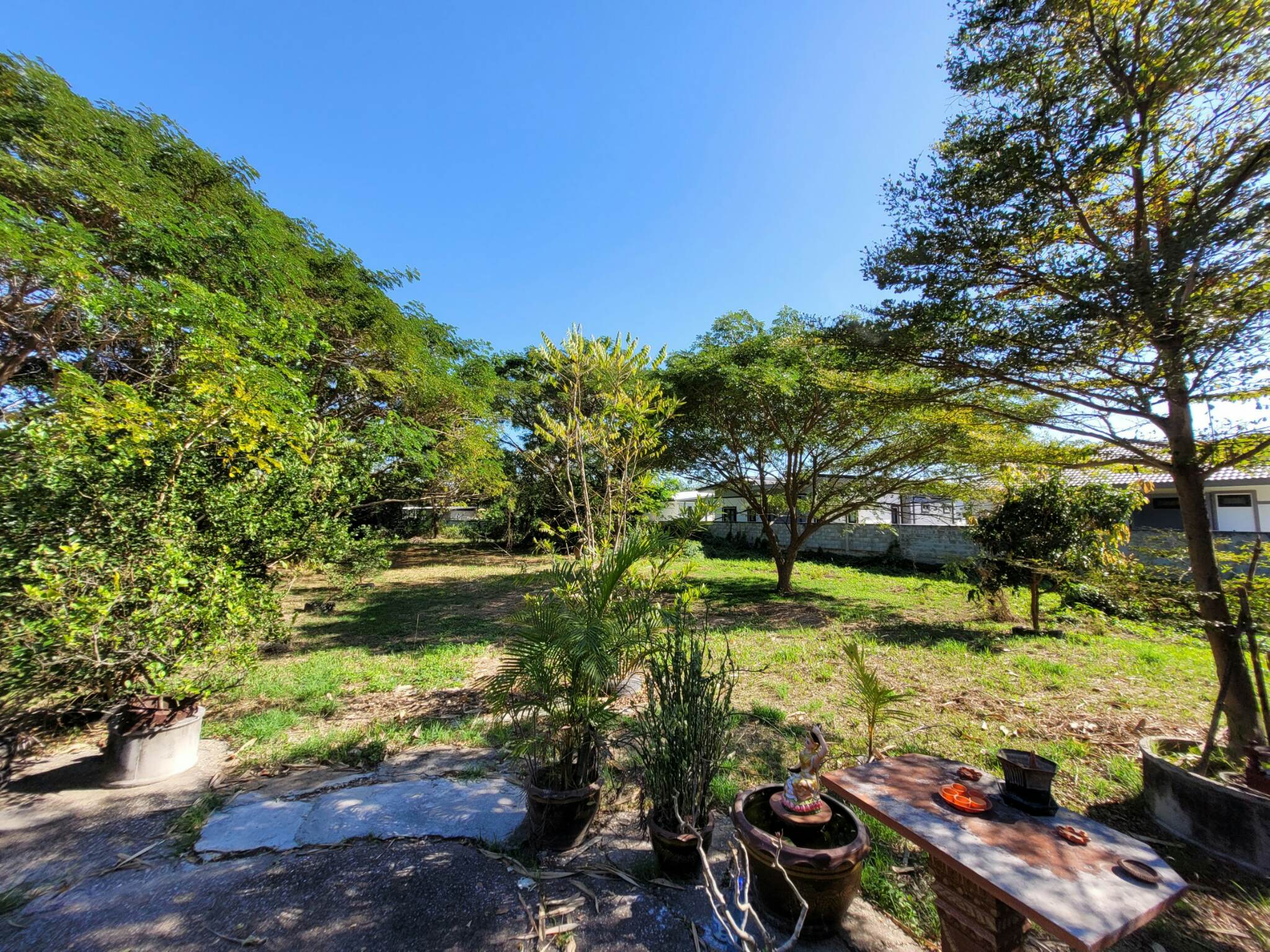 ขายที่ดินราคาถูก อ.เมืองลำปาง เจ้าของขายโดยตรง ใกล้โกบอลเฮ้าส์และเซเว่นสาขาปงแสนทองที่ดินสวยเหมาะทำธุรกิจบรรยากาศดีแบ่งขาย 3 ไร่ ติดต่อเจ้าของที่ 081-9525175 คุณอำนวย