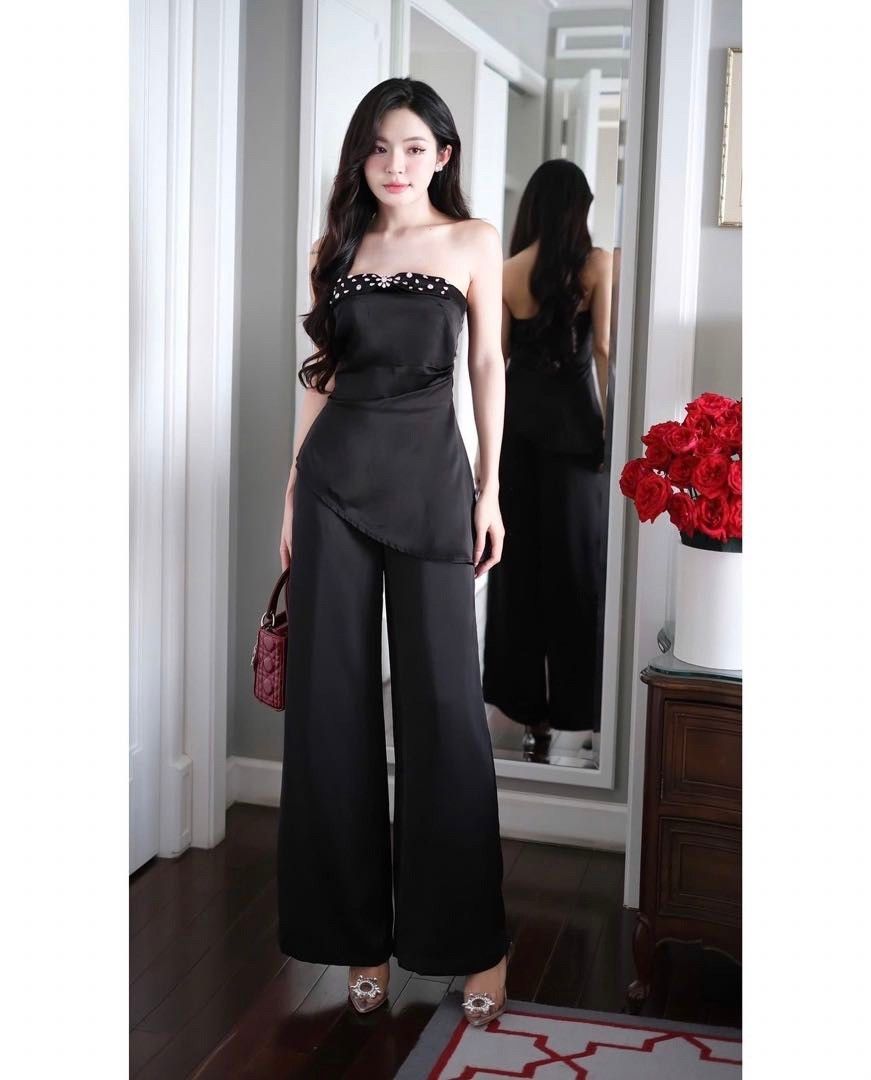 SET เสื้อแต่งเพชรที่หน้าอกสวยหรูมาก หน้าอกมีฟองน้ำ+ กับกางเกงขายาวสีดำ มีซิบด้านหลัง