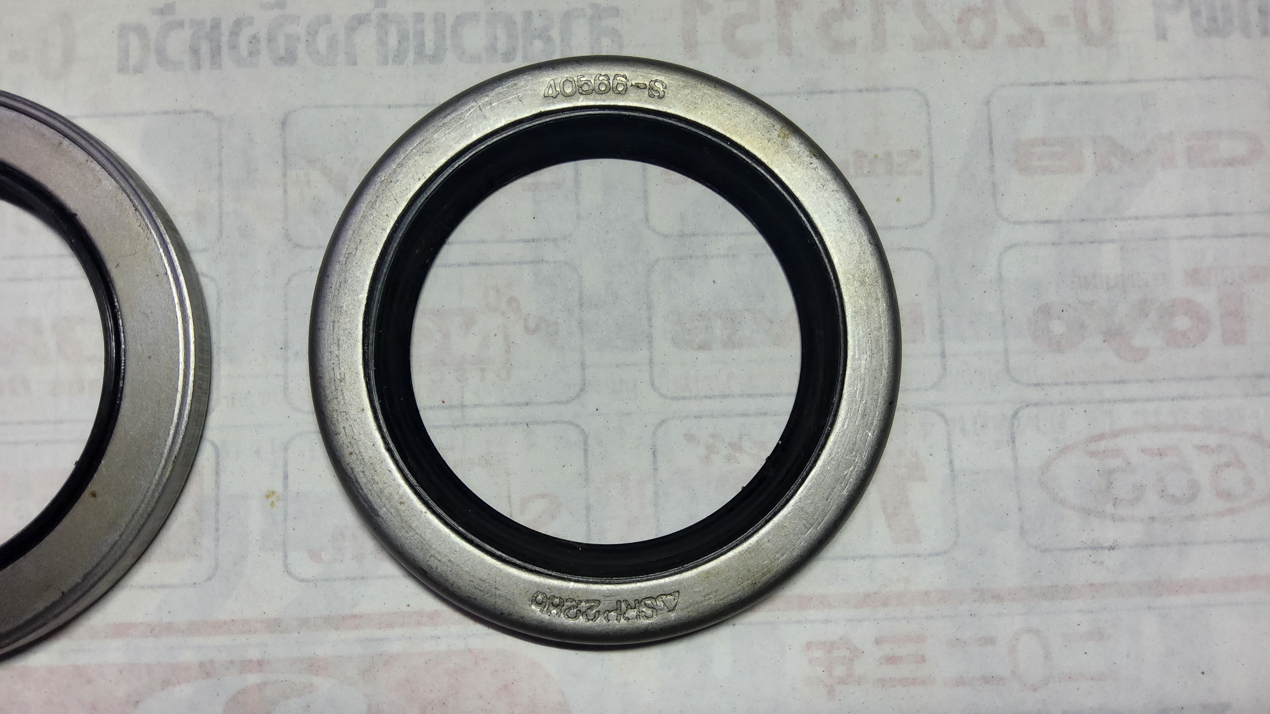 ซีลล้อหน้า Jeep รถจี๊ป แบบที่ 2 เหล็ก 2 ด้าน [ 6626 - S ] [ 40566 ] ตัวละ 2 - 1/8 " × 2 - 7/8" × 5/16" ( 55.1 - 78.2 - 8.1 มม. )