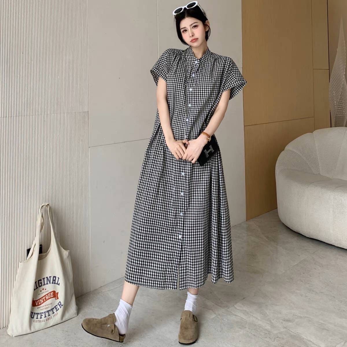 เดรสยาวแขนสั้นทรงหลวม คอปกติดกระดุมด้านหน้า เนื้อผ้าคอตตอนลายสก็อต ใส่สวยค่ะ