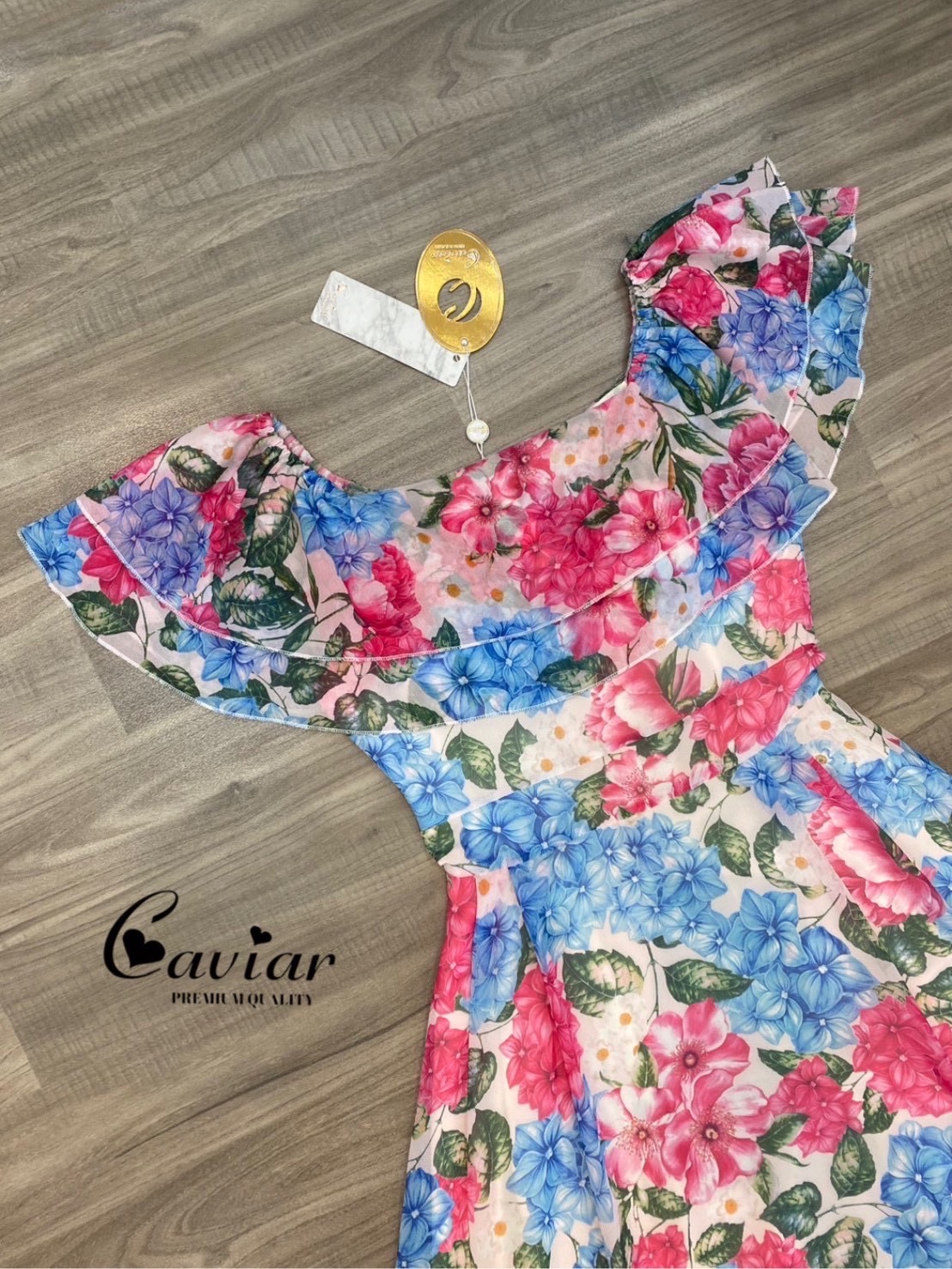 แม้กซี่ตัวเริ่ด-ตัวปัง สวยหวานสุดๆ งานเดรสคอเหลี่ยม แขนศอกทรงปล่อย กระโปรงเย็บระบายเป็นชั้นๆ ช่วงอกเสริมฟองน้ำ