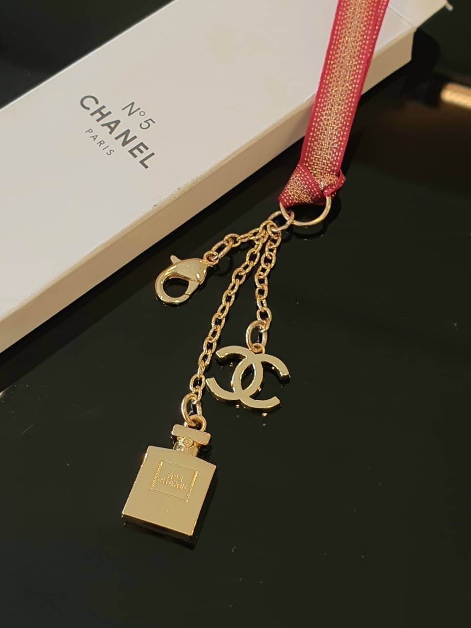 พวงกุญแจรถกุญแจบ้านไฮโซหรูแบรนด์เนมชาแนลพรีเมี่ยมกิ๊ฟสีทอง CHANEL KEY CHAIN VIP