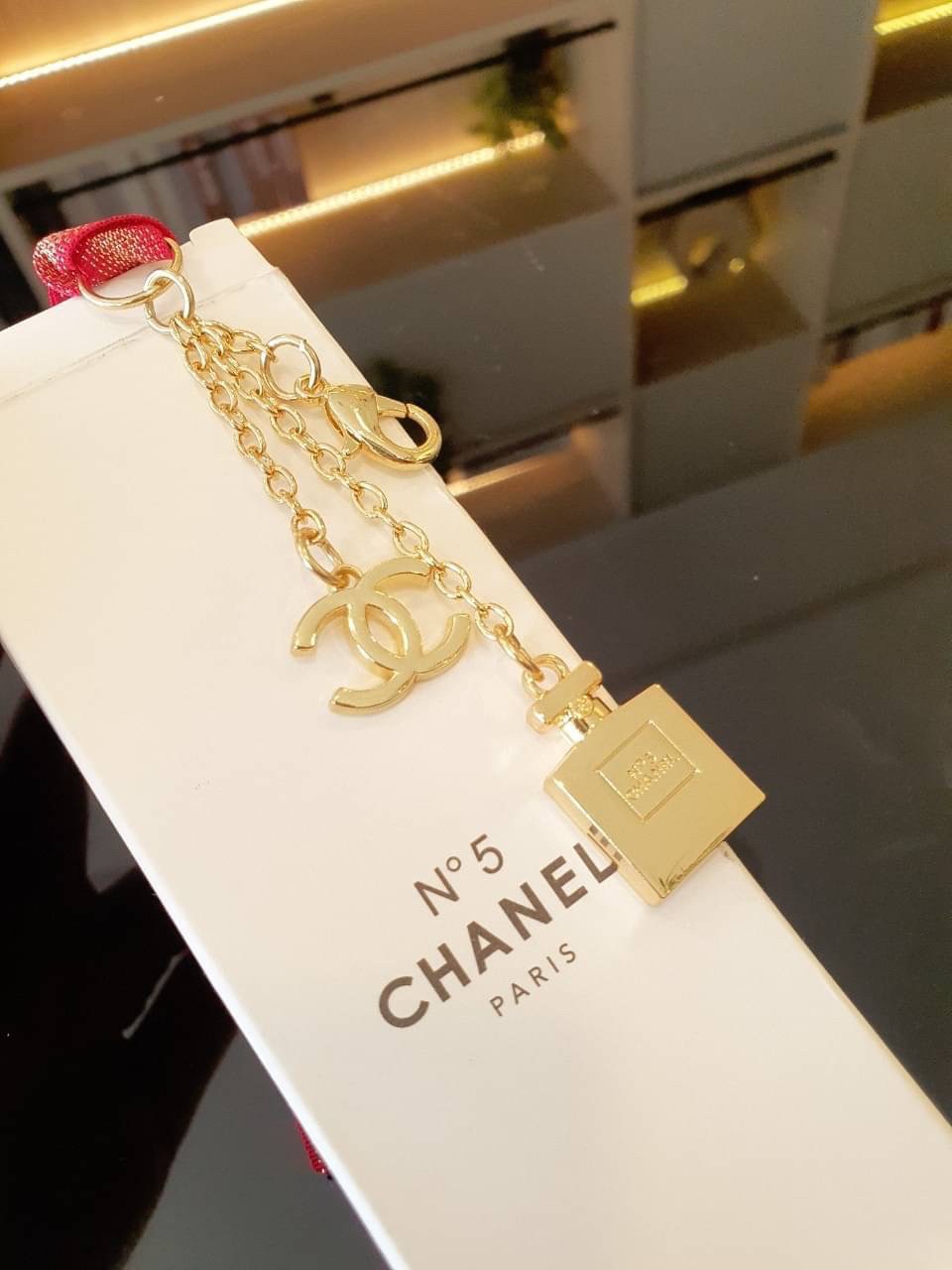 พวงกุญแจรถกุญแจบ้านไฮโซหรูแบรนด์เนมชาแนลพรีเมี่ยมกิ๊ฟสีทอง CHANEL KEY CHAIN VIP