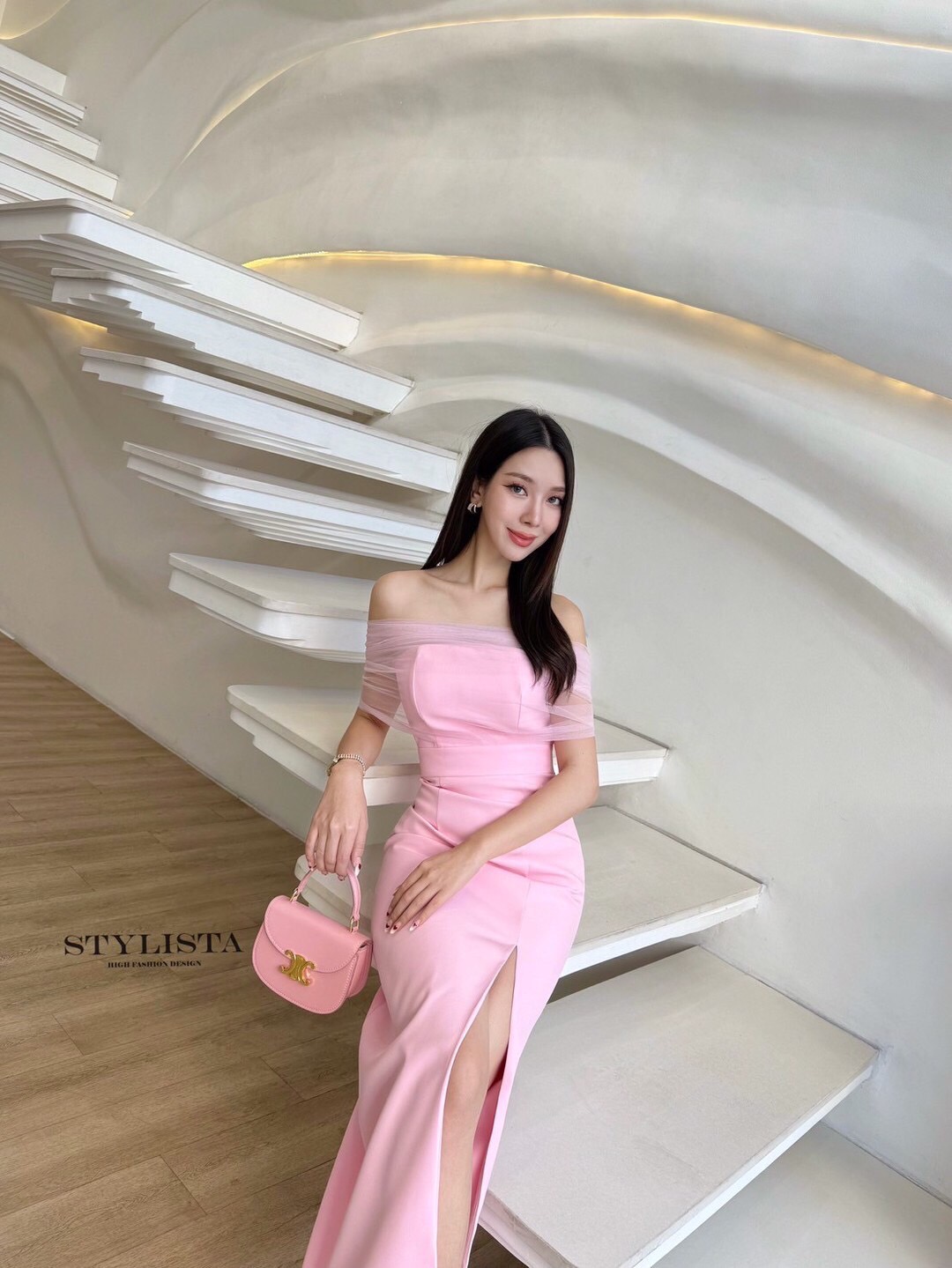 เดรสเกาะอก ผ้าซีทรูช่วงอกคลุมแขน ผ่าหน้า แนะนำเลยค่ะ ใส่ออกงานได้ตลอด ใส่สวยดูดี ใส่ออกงาน ใส่ได้หลายโอกาส จัดด่วนนนๆ ชุดสวยหมดเร็วนะคร๊า สั่งก่อนสวยก่อน