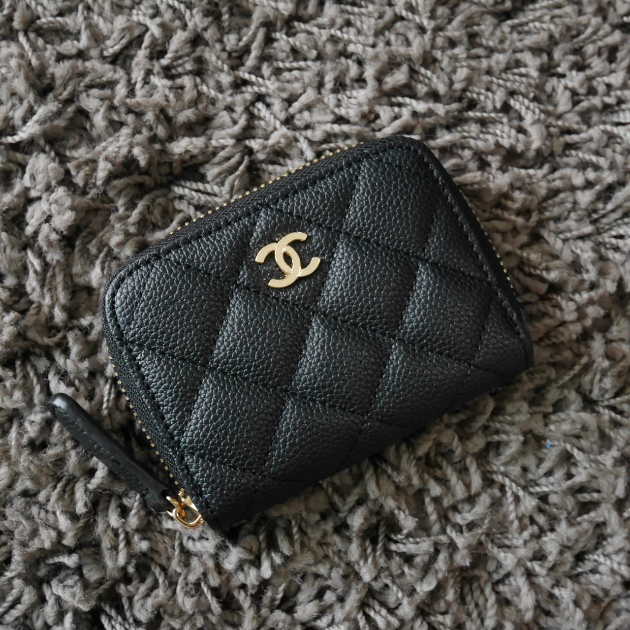 กระเป๋าสตางค์ใบสั้นซิปรอบเรียบรหรูดูแพงแบรนด์เนมชาแนลพรีเมี่ยมกิ๊ฟ Chanel Premium gift-หนังคาเวียร์สีดำอะไหล่ทอง