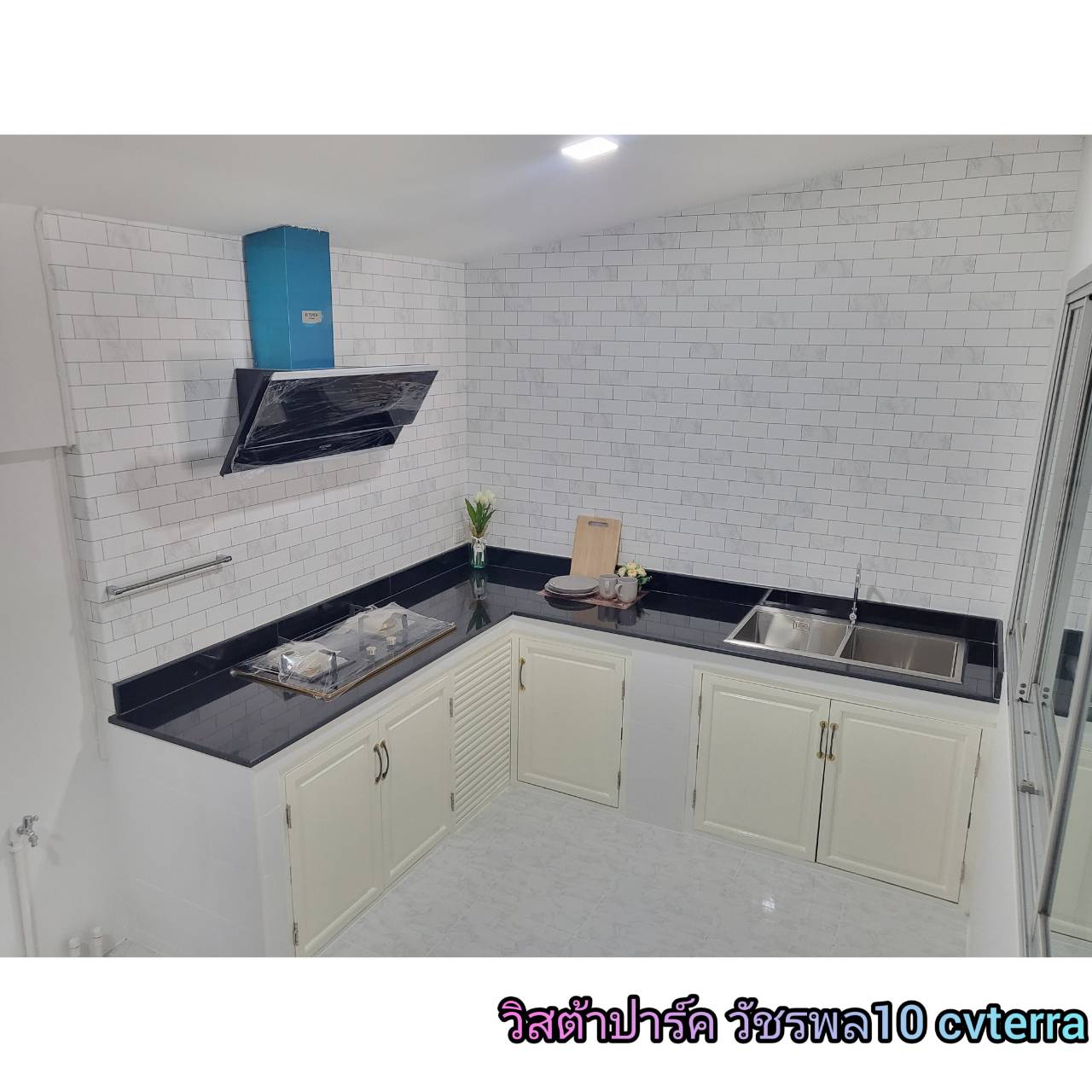 ขายด่วนทาวน์โฮม โครงการวิสต้า ปาร์ค วัชรพล รีโนเวทใหม่พร้อมอยู่ 3 ชั้น 3 นอน 3 น้ำ ฟรีโอน ฟรีต่อเติมครัว 23.7 ตร.ว